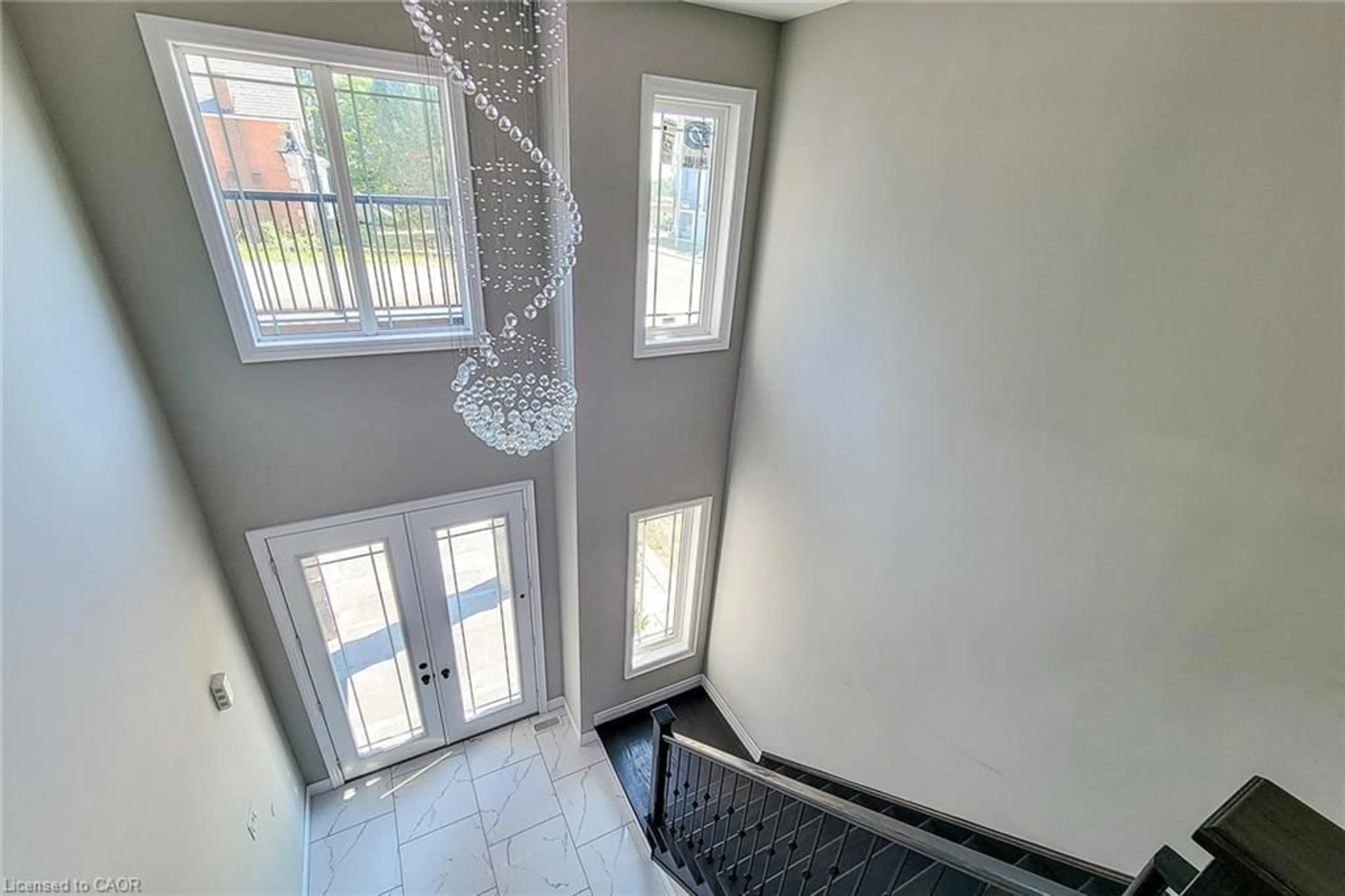 Indoor entryway for 1261 Mohawk Rd #5, Ancaster Ontario L9G 3K9