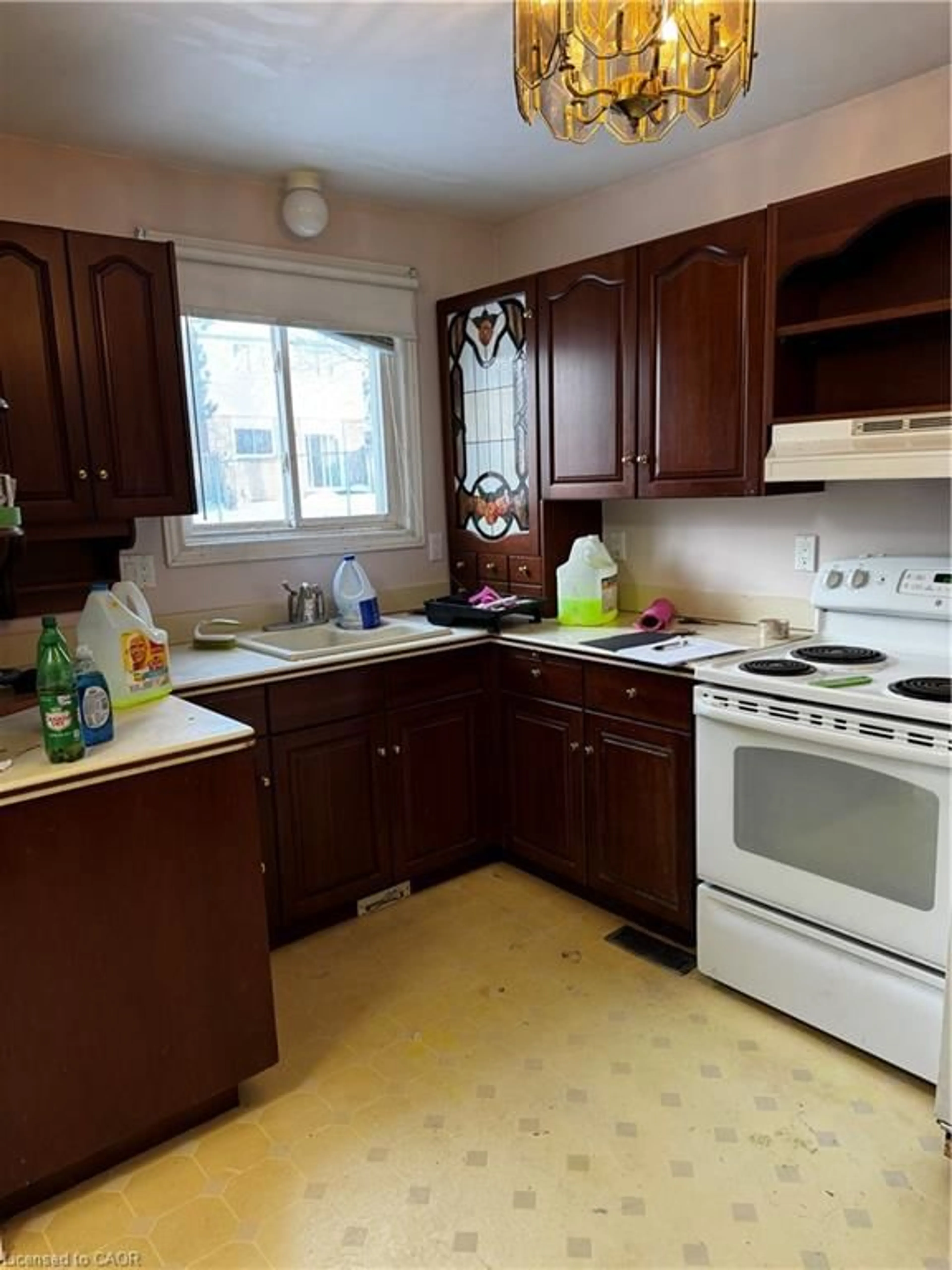 Standard kitchen, unknown for 316E Bluevale St #37, Waterloo Ontario N2J 4G3