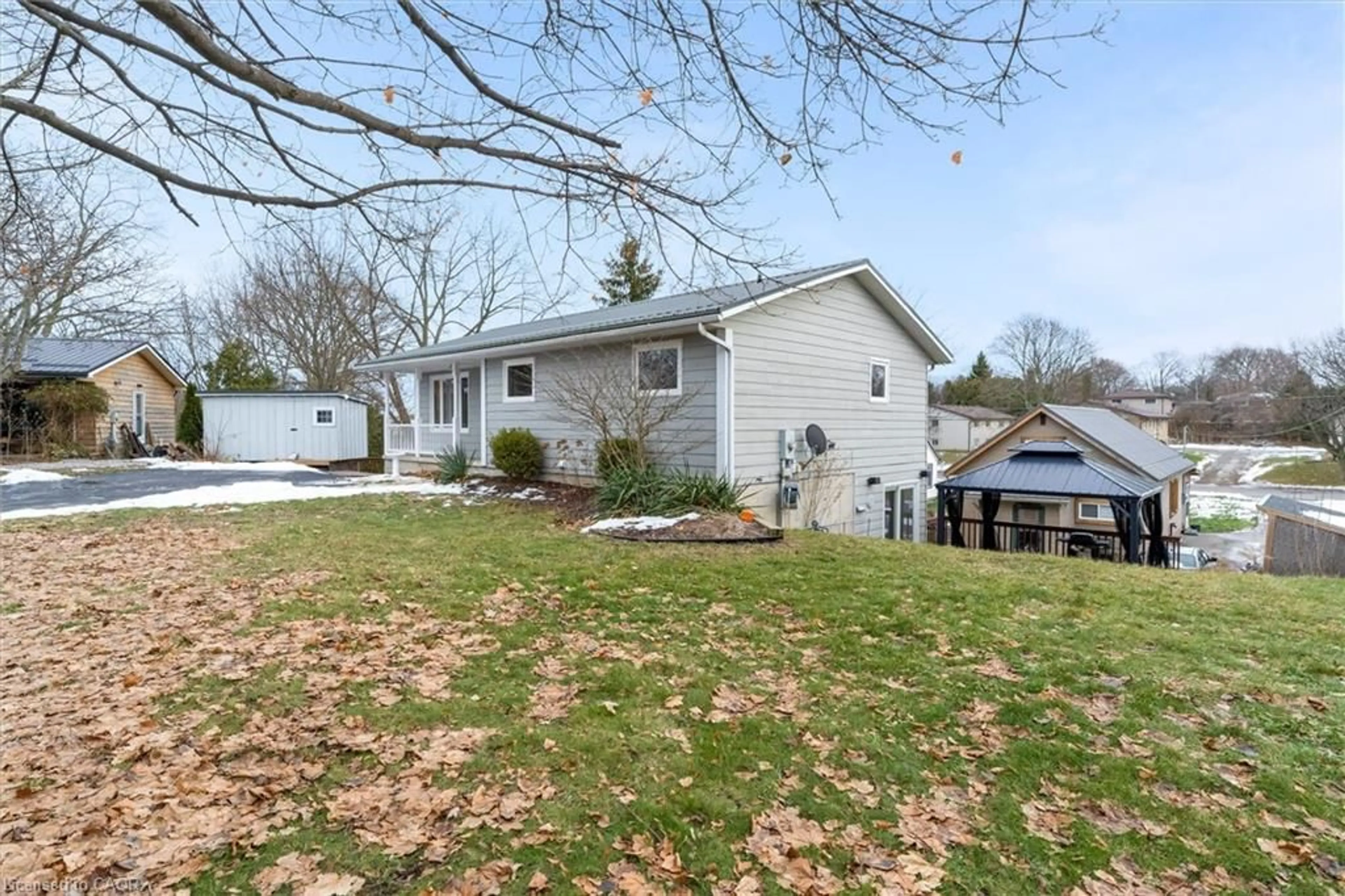 A pic from outside/outdoor area/front of a property/back of a property/a pic from drone, street for 25 Stephens Crt, Simcoe Ontario N3Y 4S8