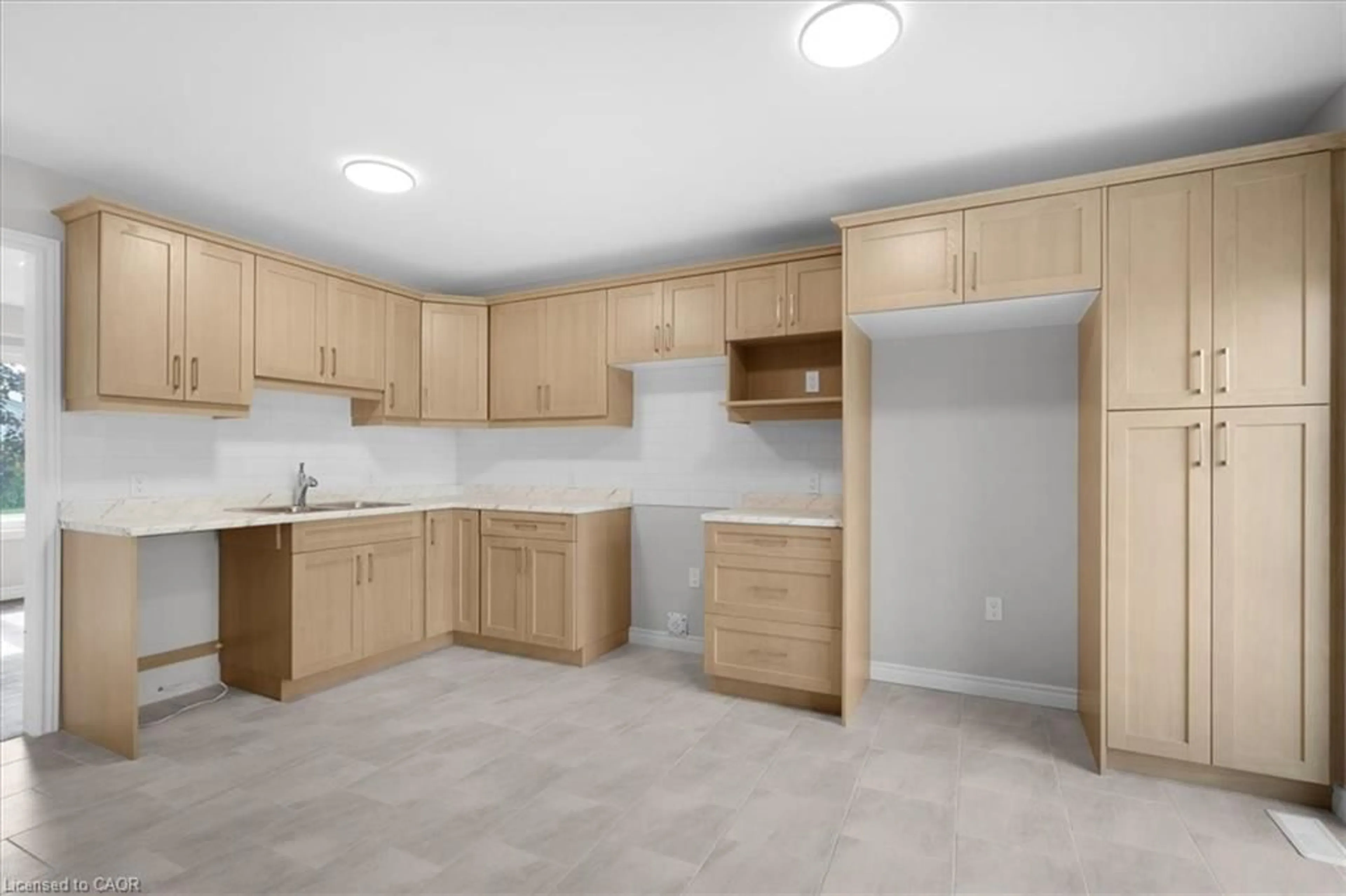 Standard kitchen, ceramic/tile floor for 5 Vera St, Jarvis Ontario N0A 1J0