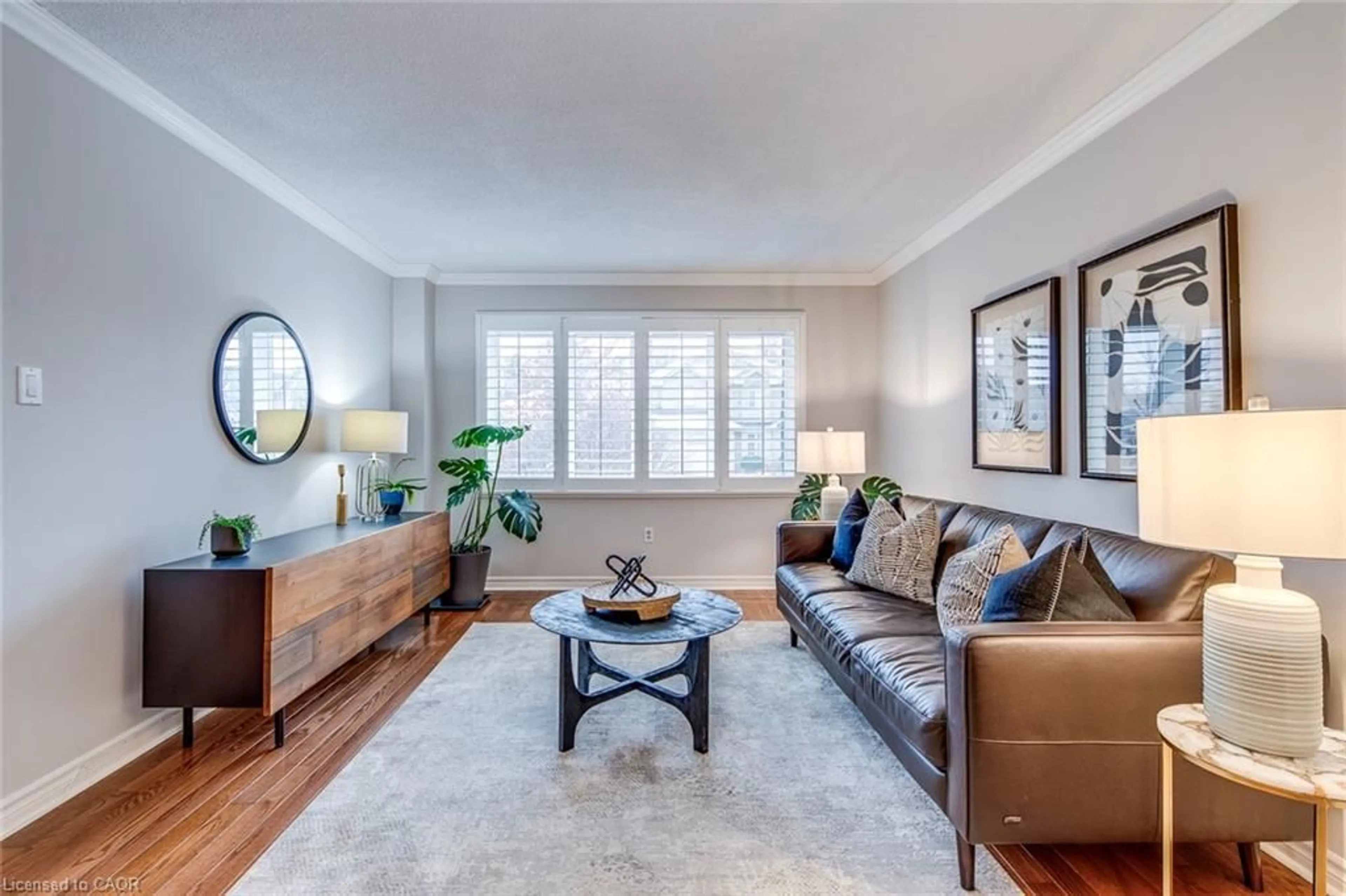 Living room with furniture, unknown for 2161 Grenville Dr, Oakville Ontario L6H 4X1