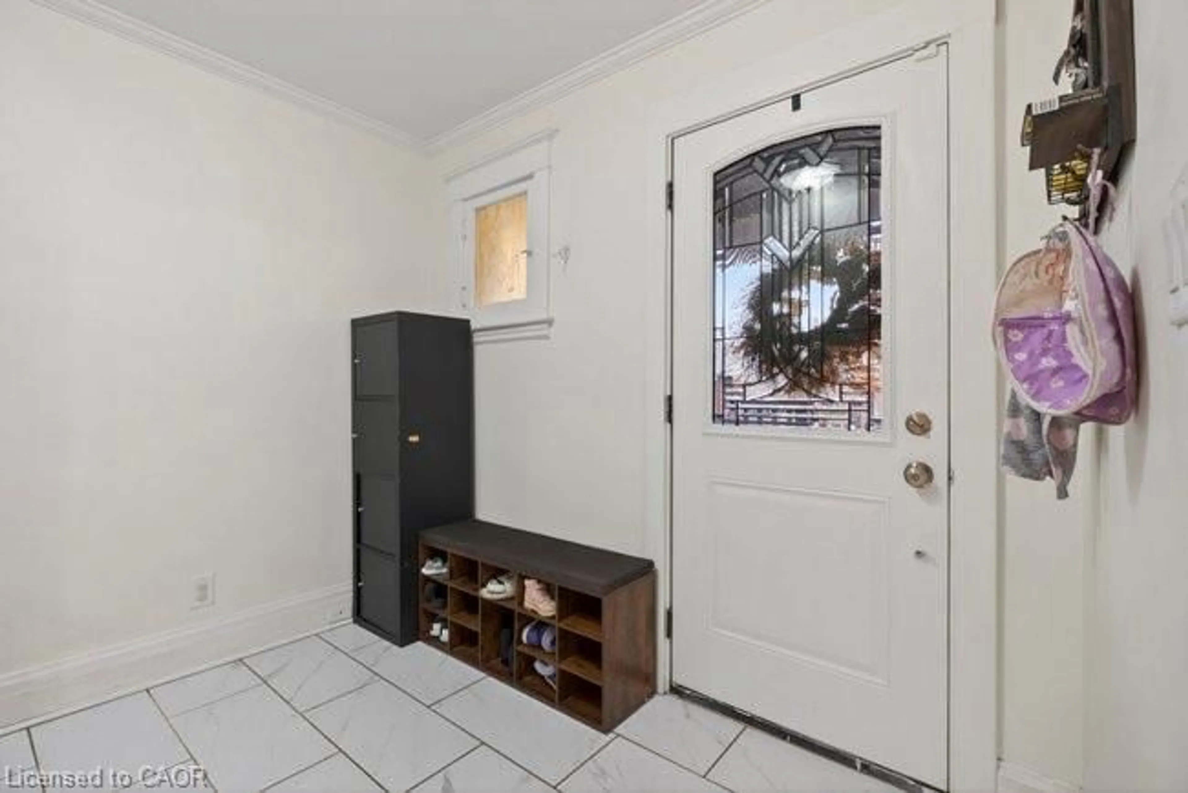 Indoor entryway for 149 Leinster Ave, Hamilton Ontario L8L 6Y1