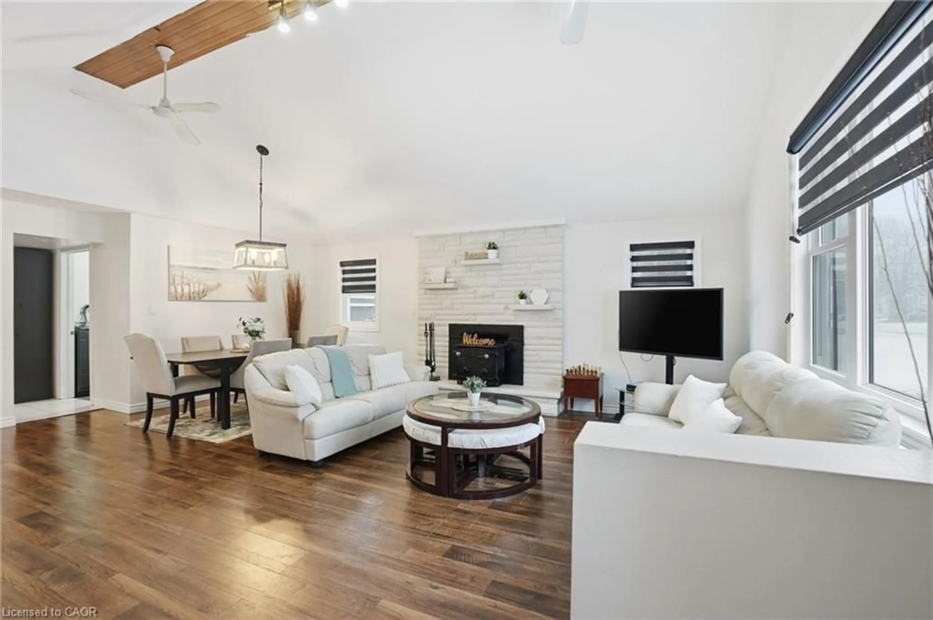 Living room with furniture, unknown for 3132 Evadere Ave, Ridgeway Ontario L0S 1N0