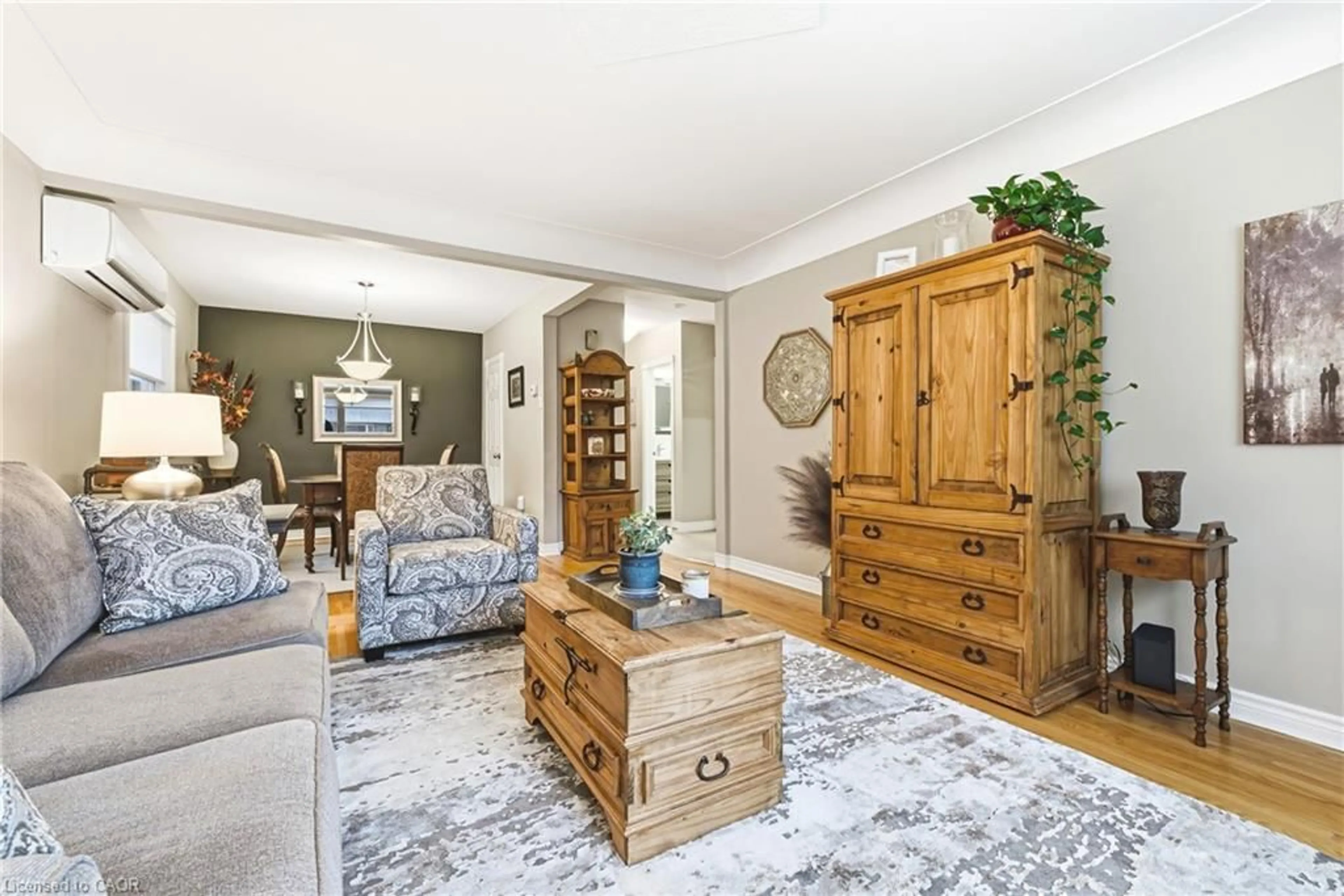 Living room with furniture, unknown for 1007 Pine St, Dunnville Ontario N1A 2N1