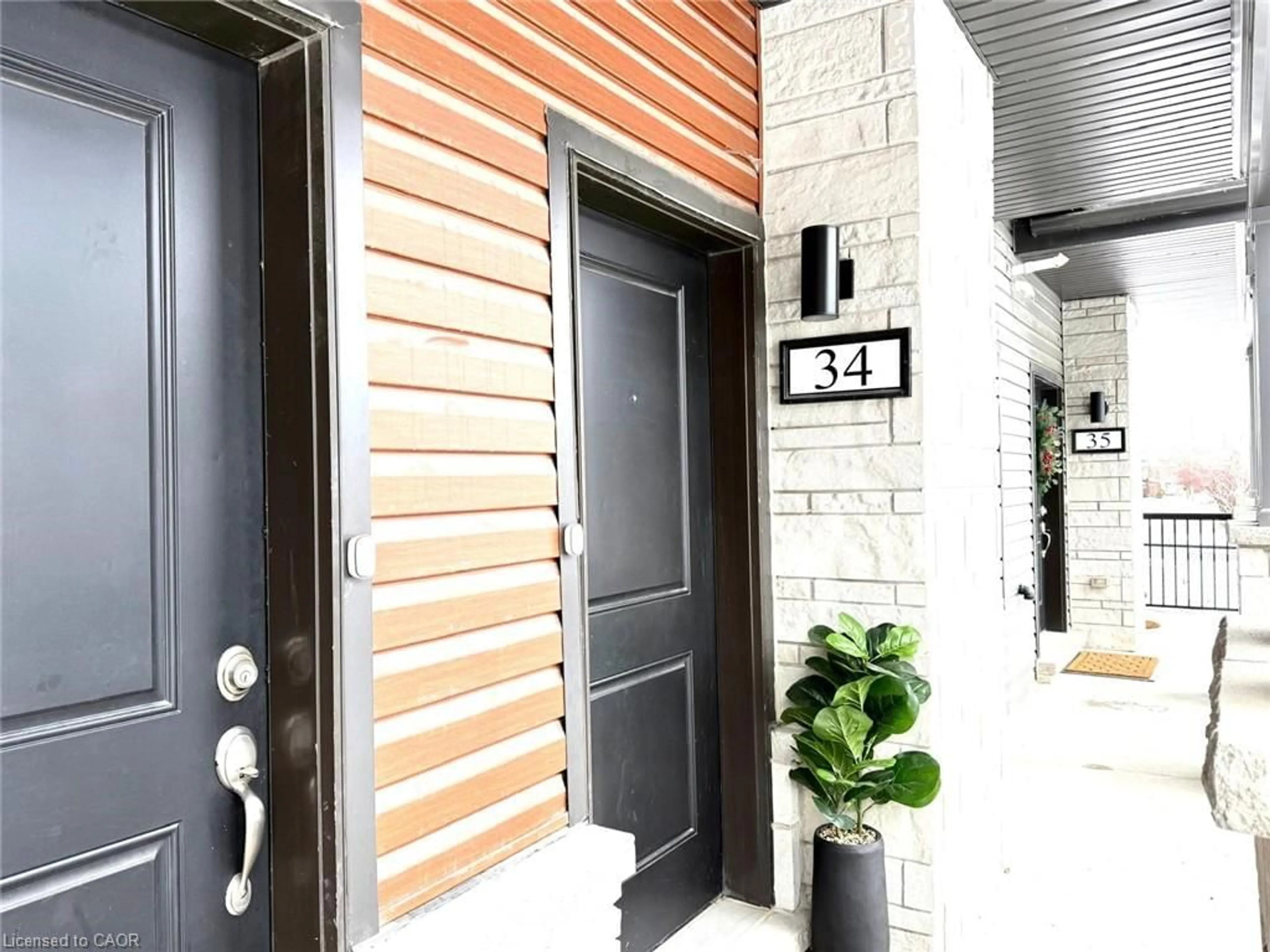 Indoor entryway for 2 Willow St #34, Paris Ontario N3L 0K7