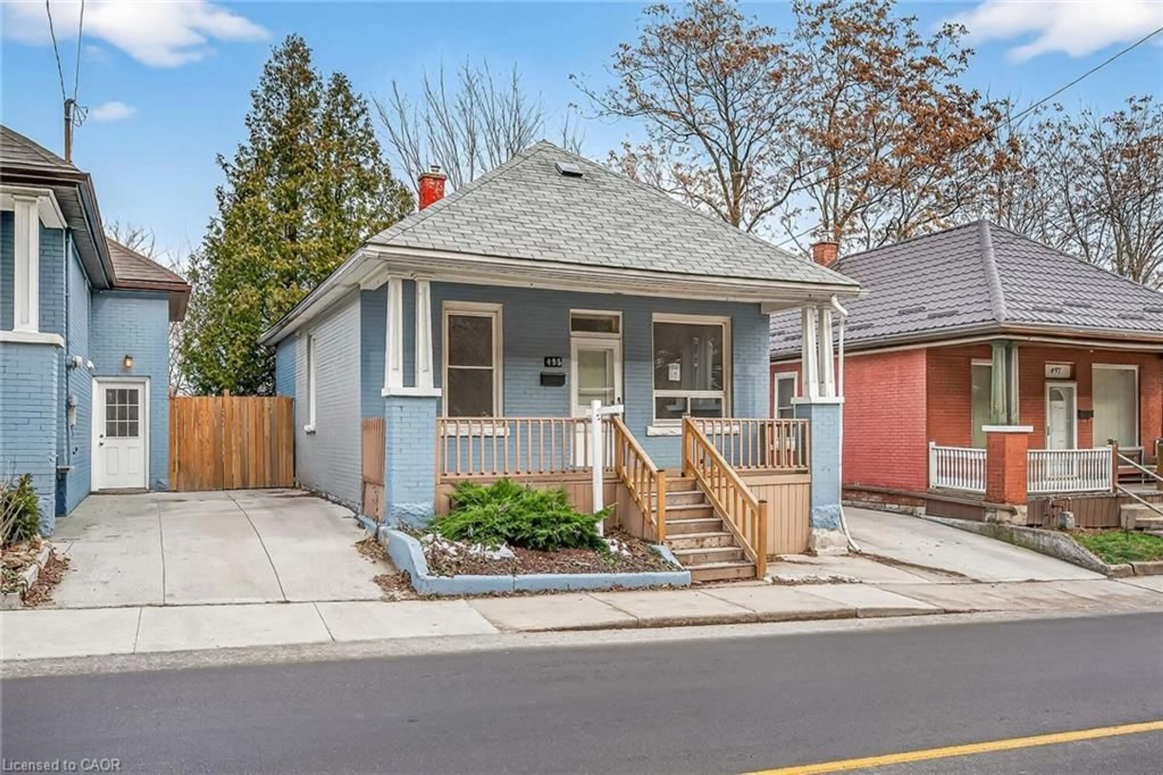 Home with brick exterior material, street for 495 Charlton Ave, Hamilton Ontario L8N 1Z4