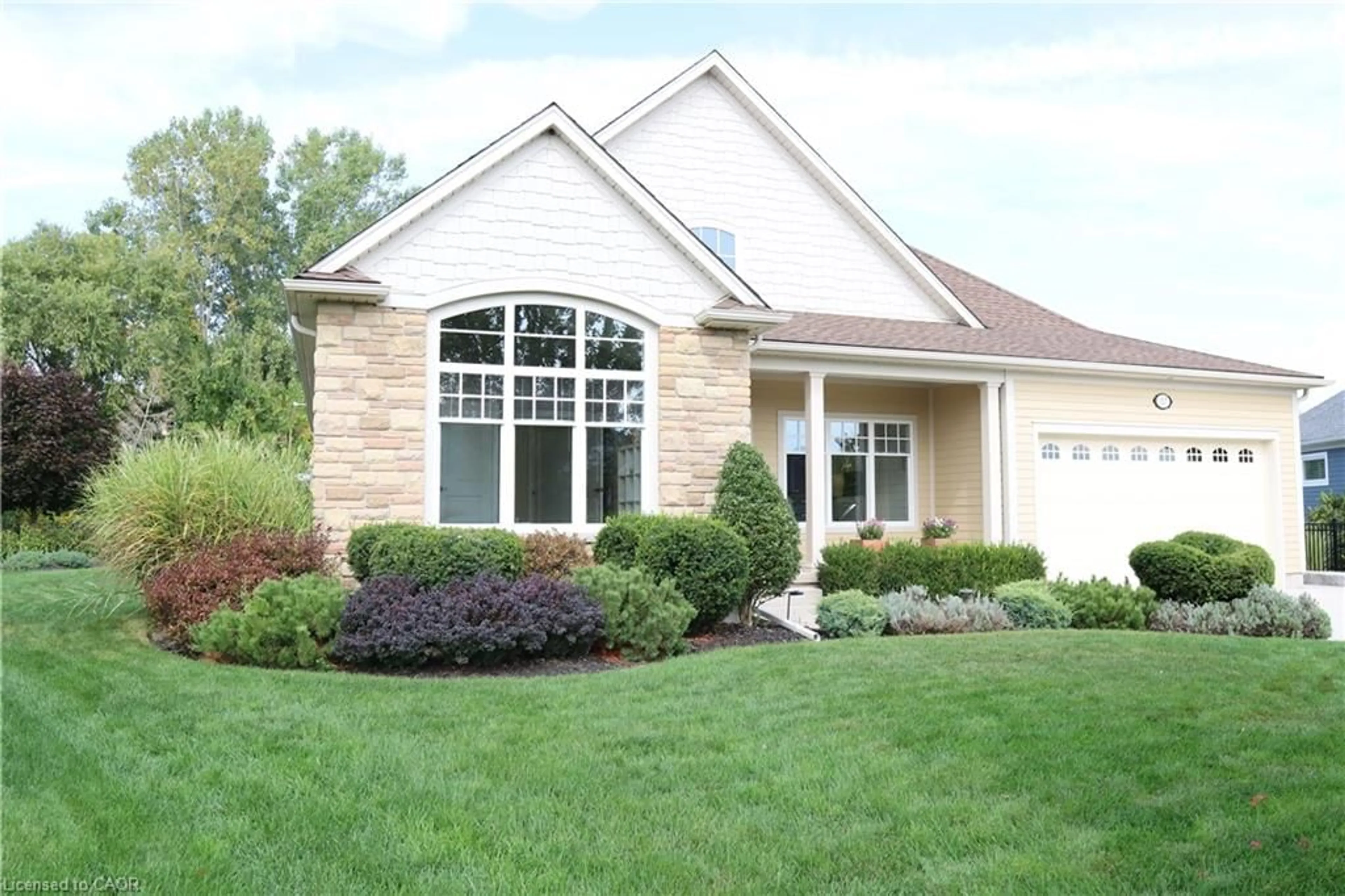 Home with vinyl exterior material, street for 3507 Trillium Cres, Fort Erie Ontario L0S 1N0