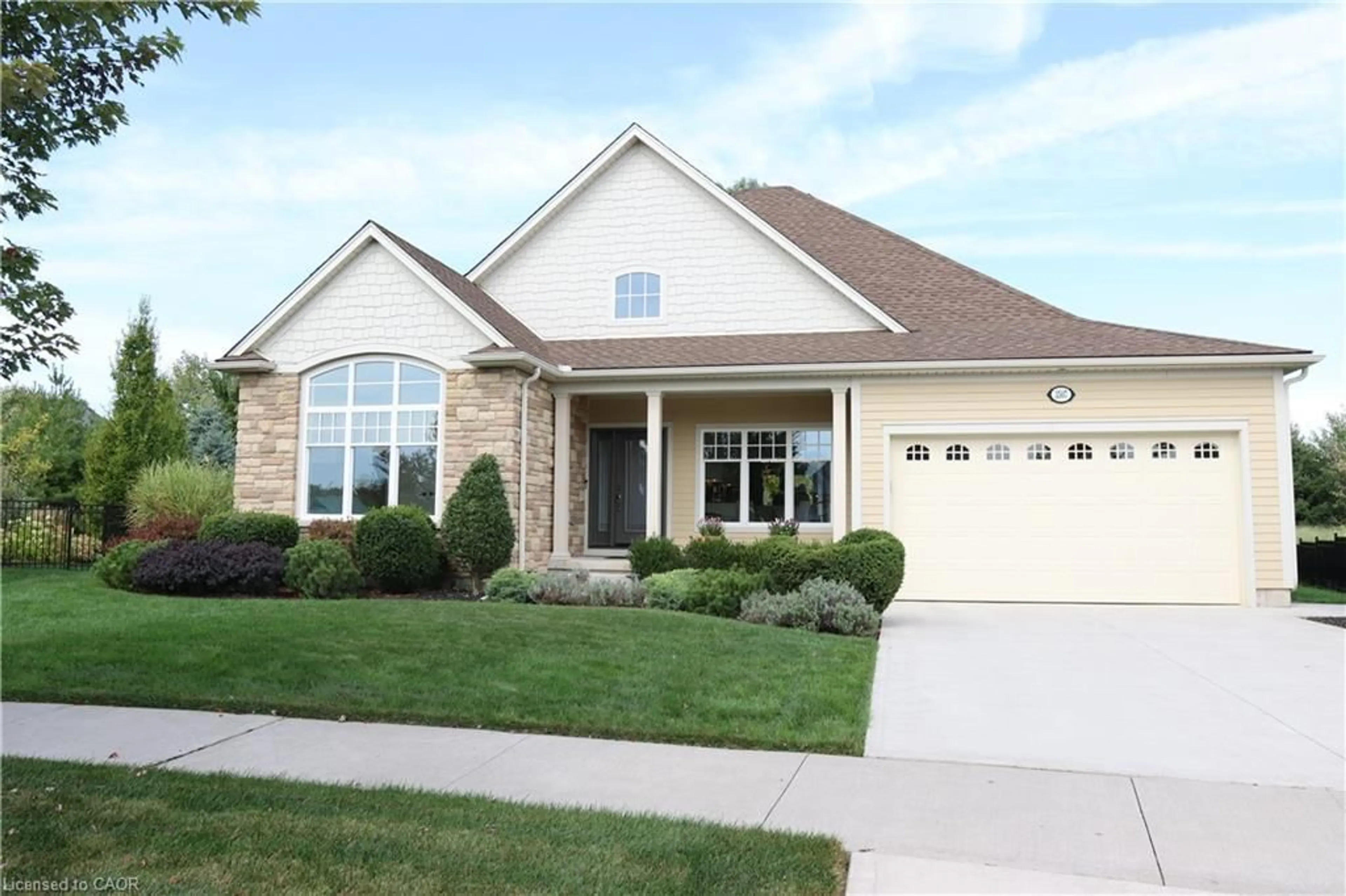 Home with vinyl exterior material, street for 3507 Trillium Cres, Fort Erie Ontario L0S 1N0