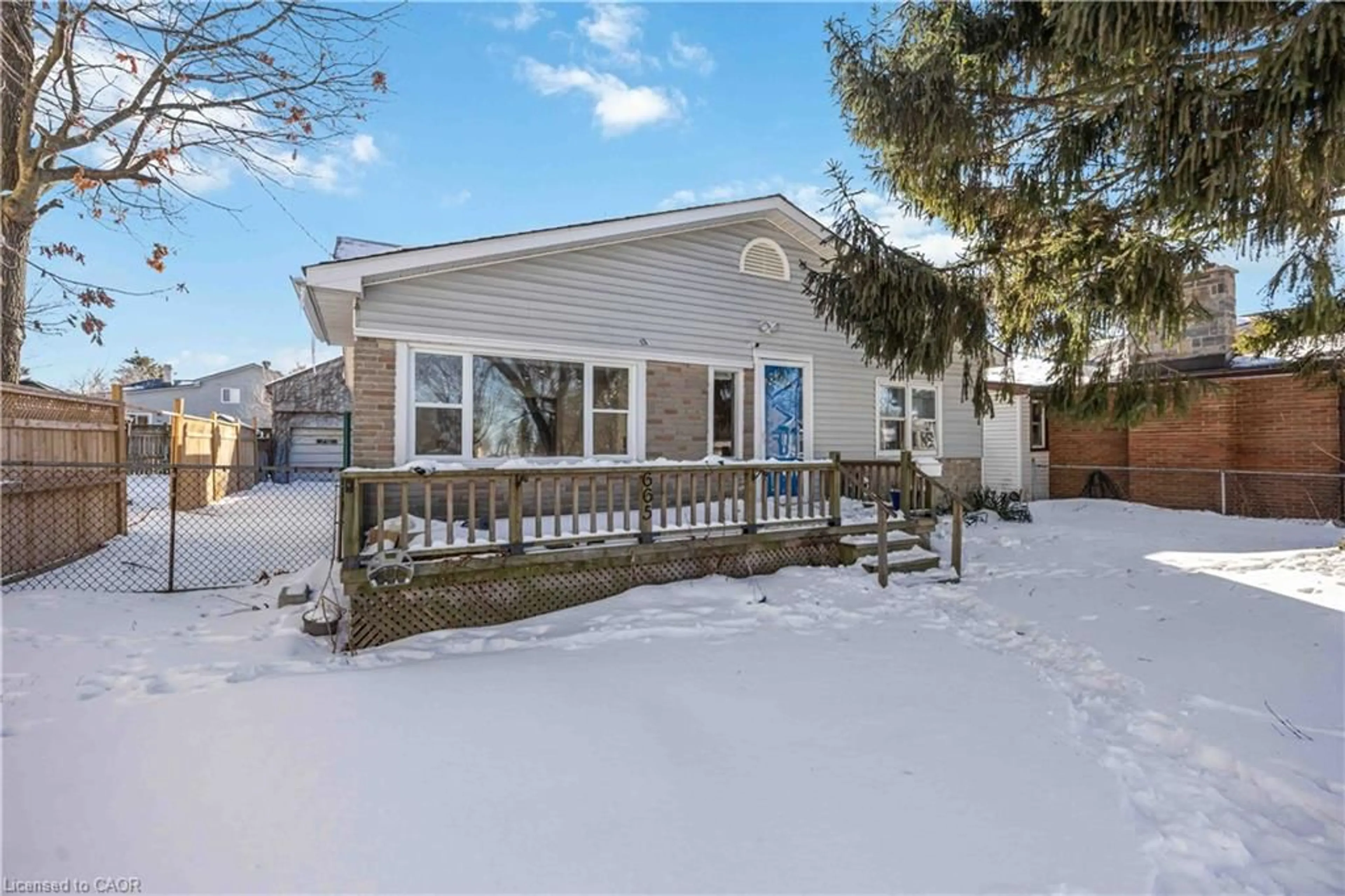 Home with vinyl exterior material, street for 665 Lakeshore Rd, Sarnia Ontario N7V 2T1