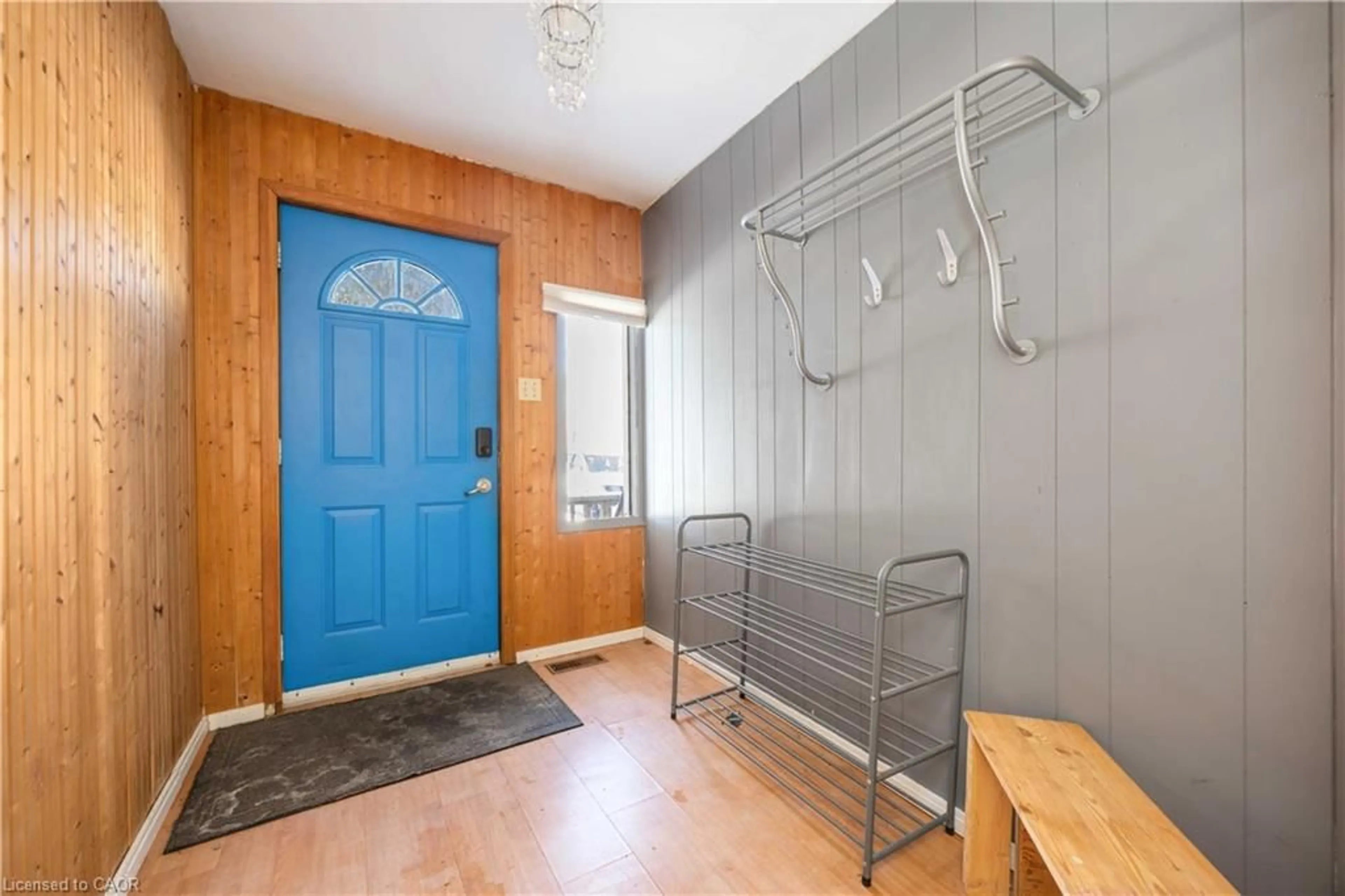 Indoor entryway for 665 Lakeshore Rd, Sarnia Ontario N7V 2T1