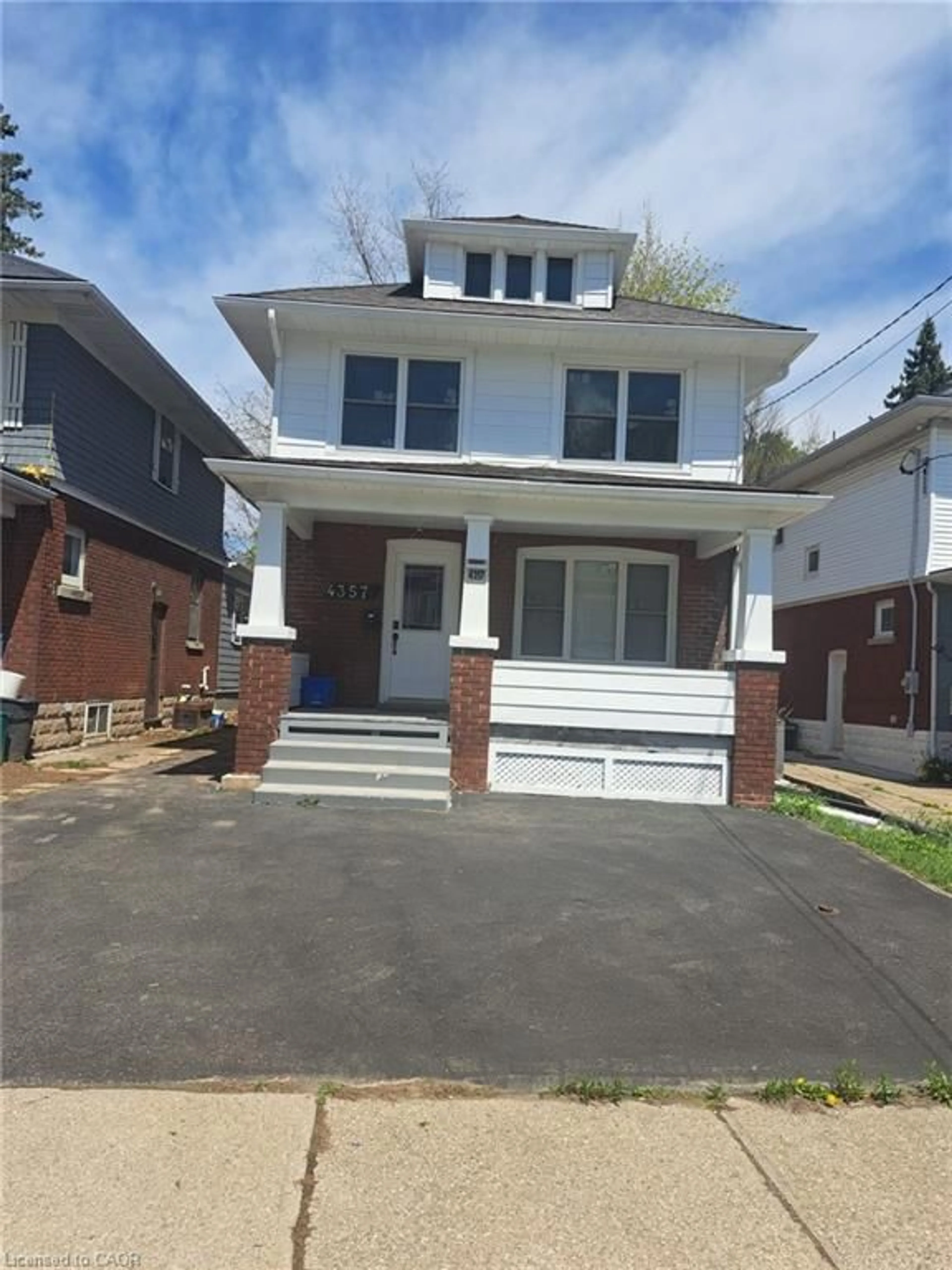 Home with brick exterior material, street for 4357 Seneca St, Niagara Falls Ontario L2E 1G5