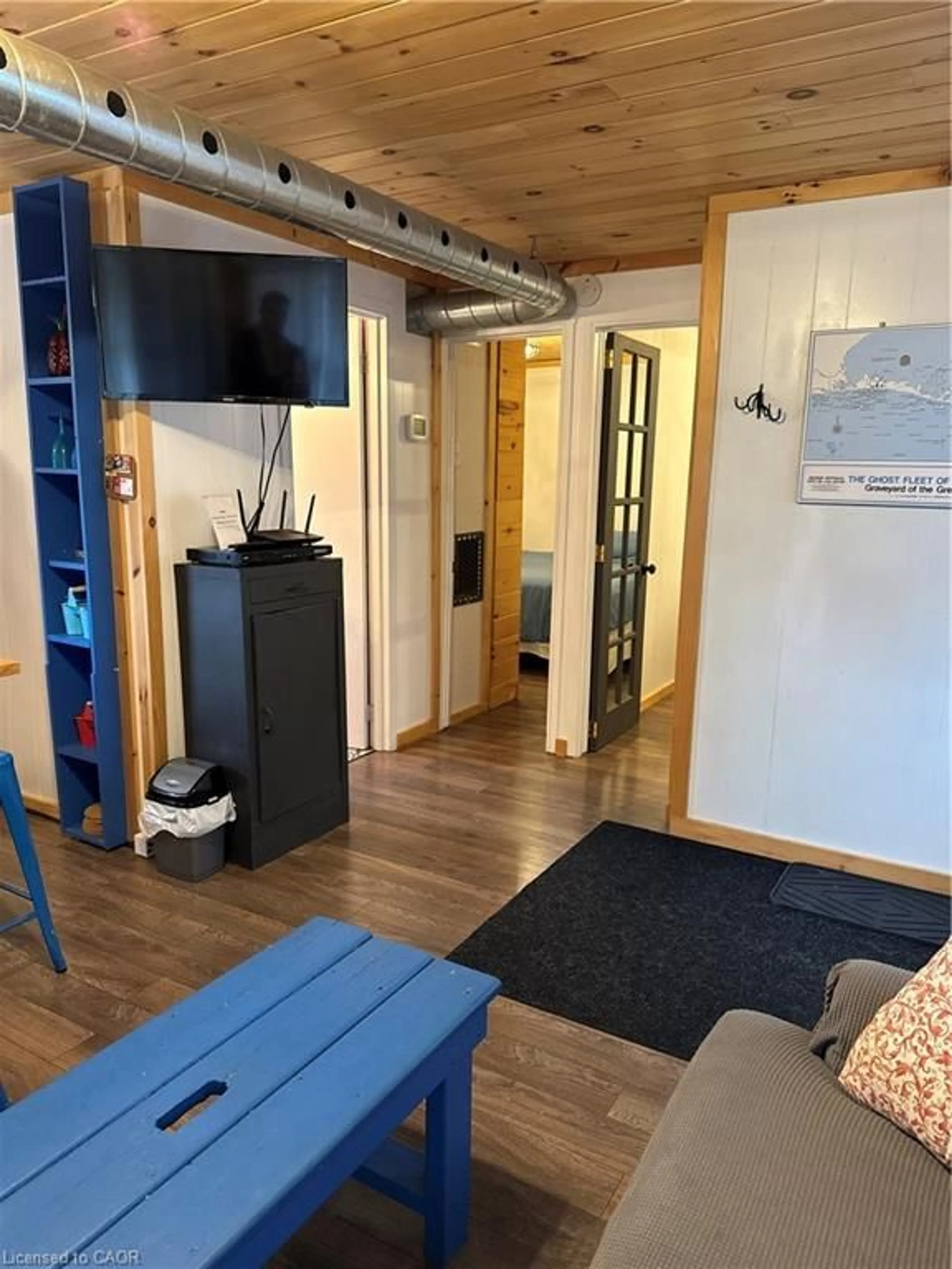 Indoor entryway for 37B Cedar Dr, Turkey Point Ontario N0E 1T0