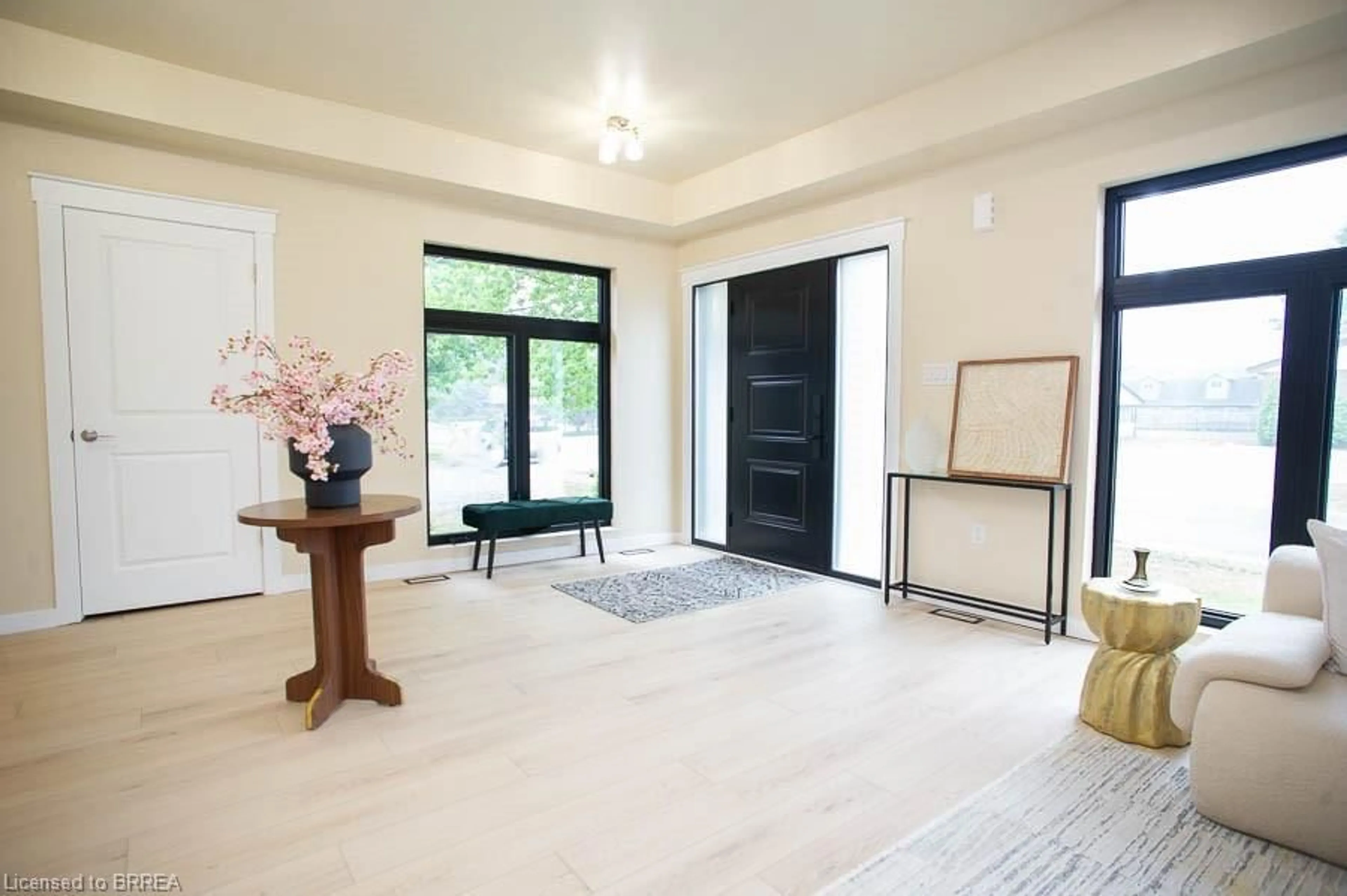 Indoor entryway for 68 Hamilton Plank Rd, Port Dover Ontario N0A 1N7