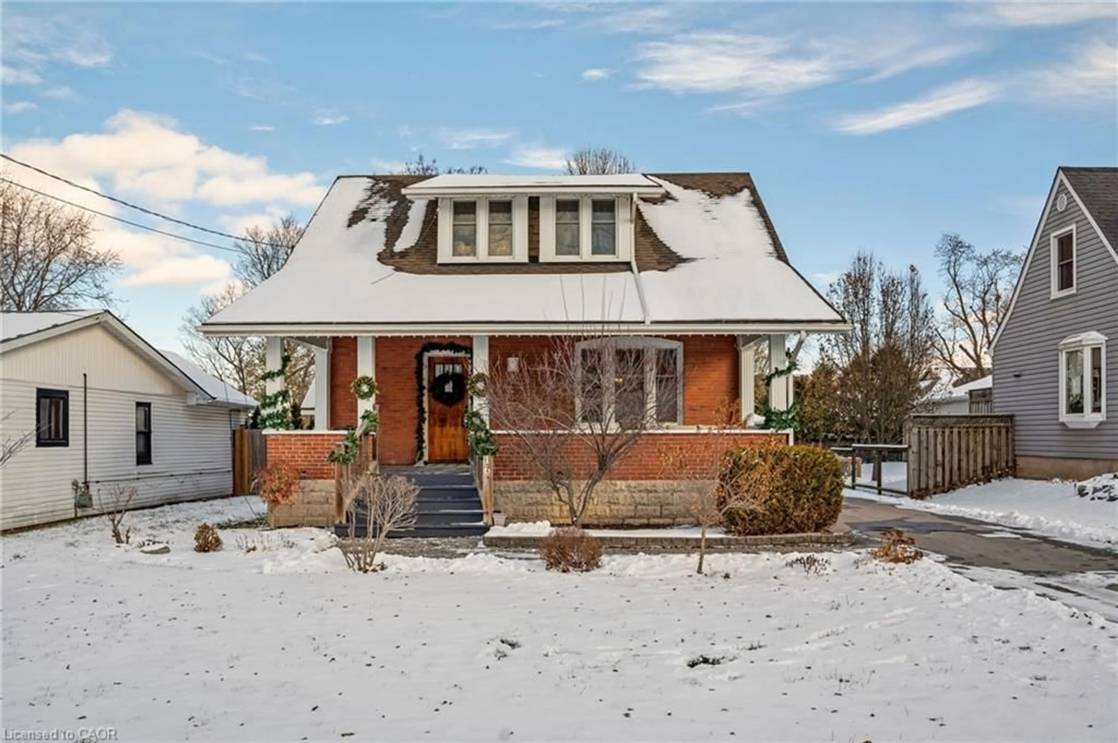 Home with brick exterior material, street for 16 Oneida St, Hagersville Ontario N0A 1H0