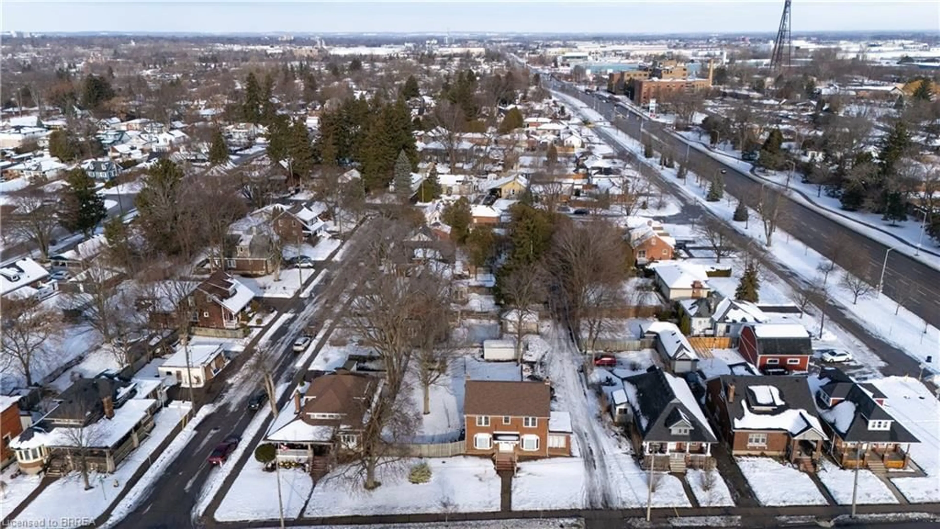 A pic from outside/outdoor area/front of a property/back of a property/a pic from drone, street for 688 Colborne St, Brantford Ontario N3S 3R1