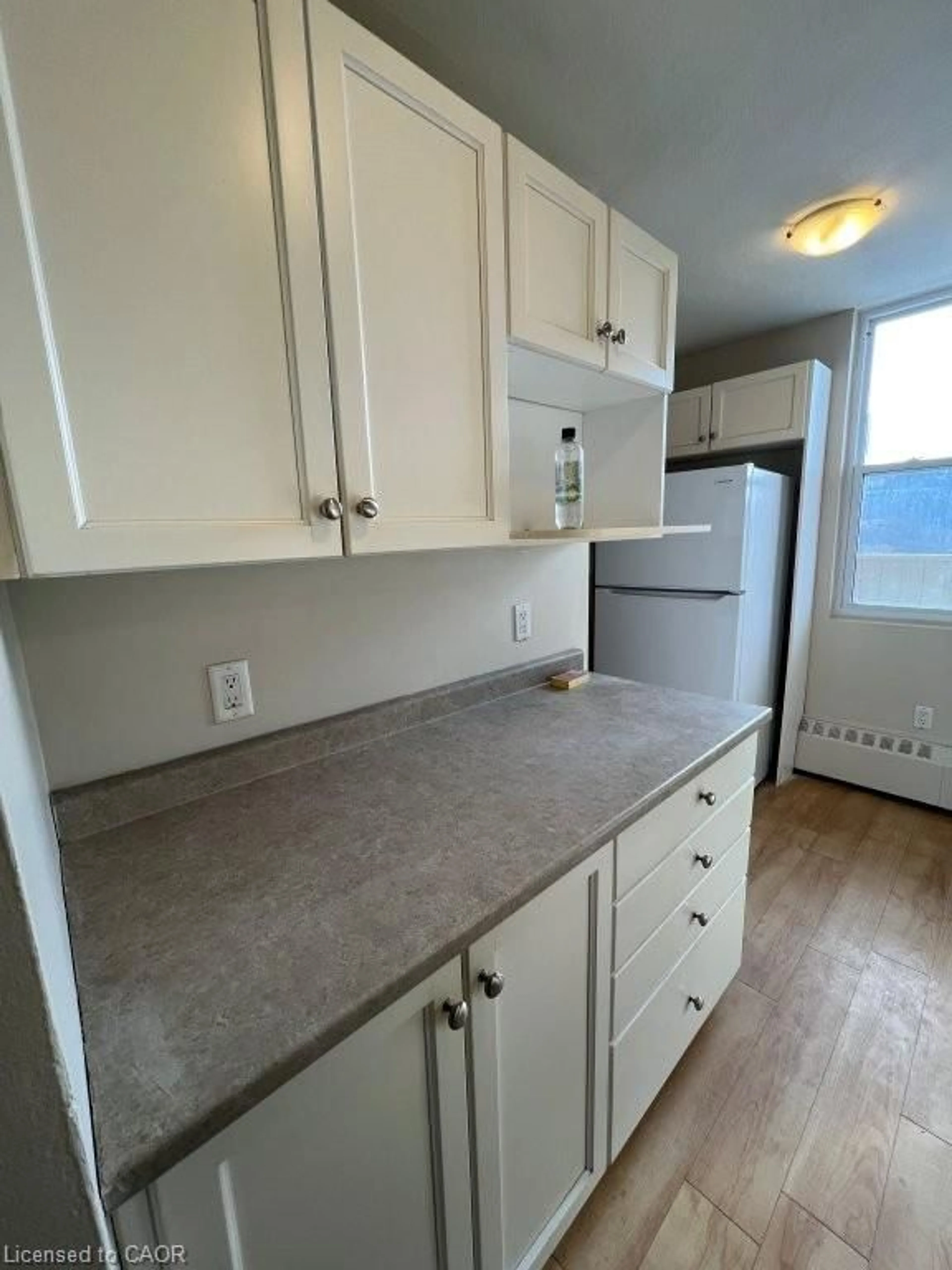 Standard kitchen, unknown for 350 Quigley Rd #722, Hamilton Ontario L8K 5N2
