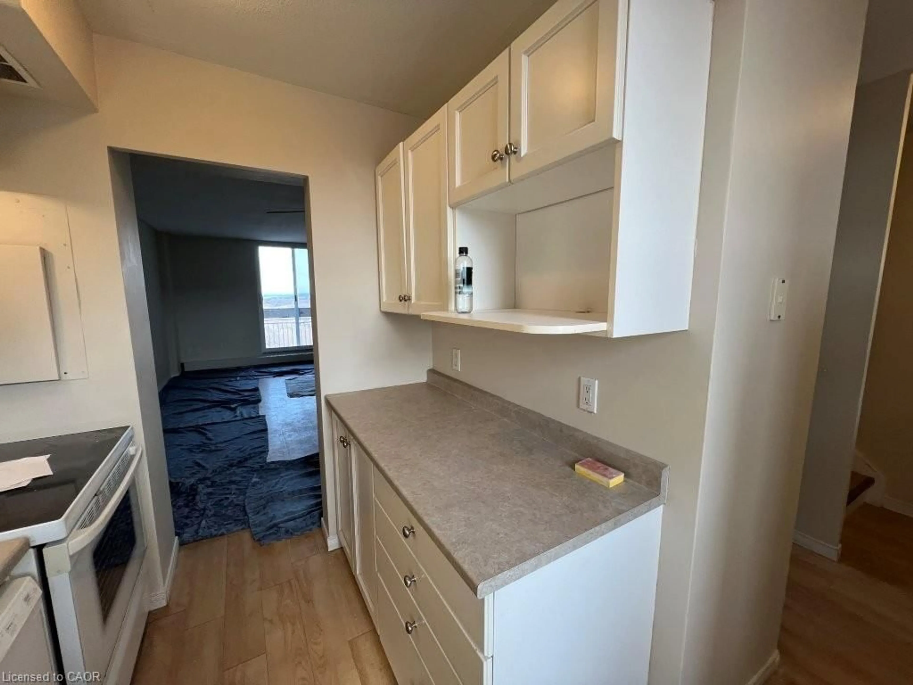 Standard kitchen, unknown for 350 Quigley Rd #722, Hamilton Ontario L8K 5N2