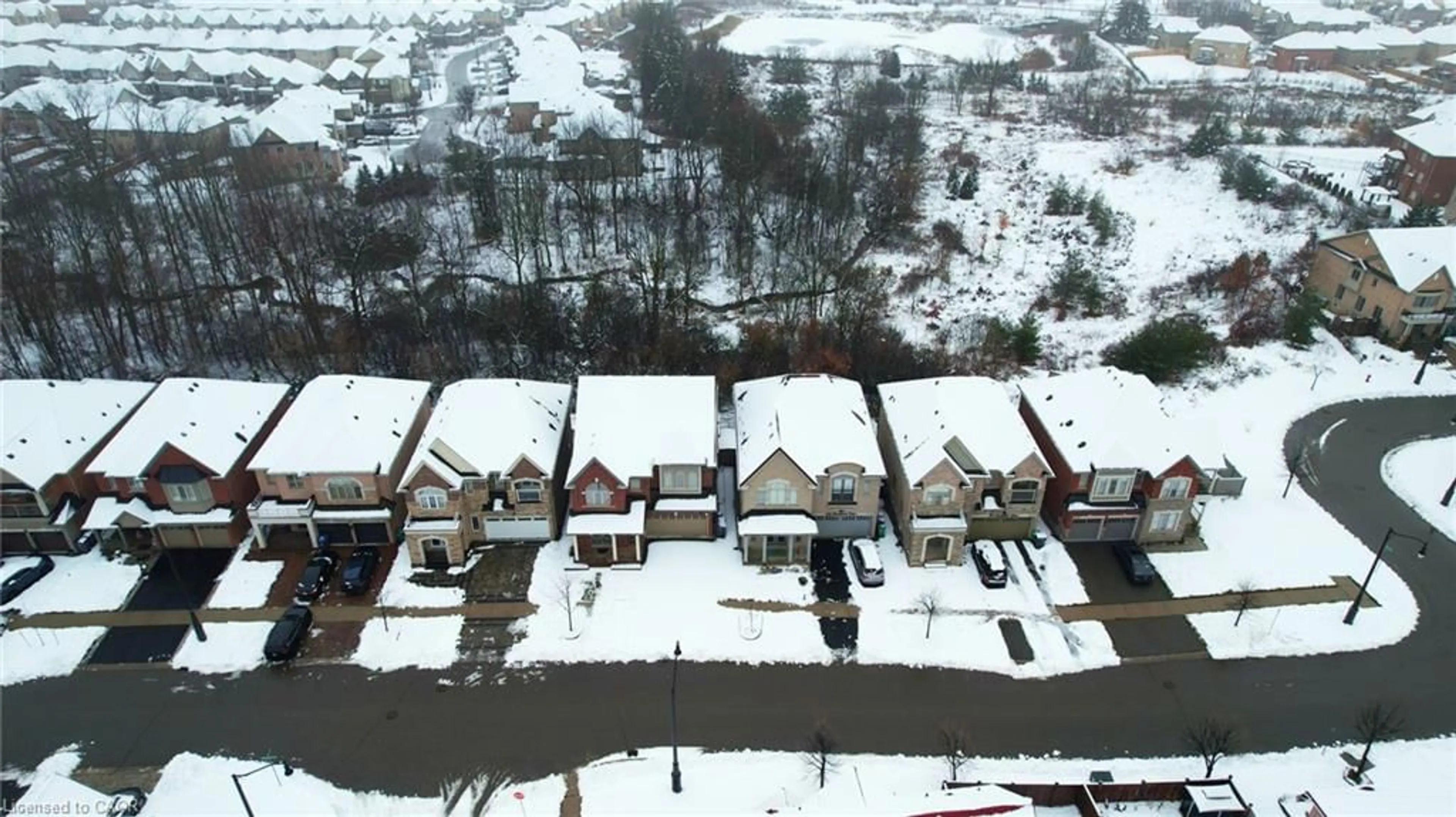 A pic from outside/outdoor area/front of a property/back of a property/a pic from drone, city buildings view from balcony for 42 Arrowpoint Dr, Brampton Ontario L6Y 0Y8