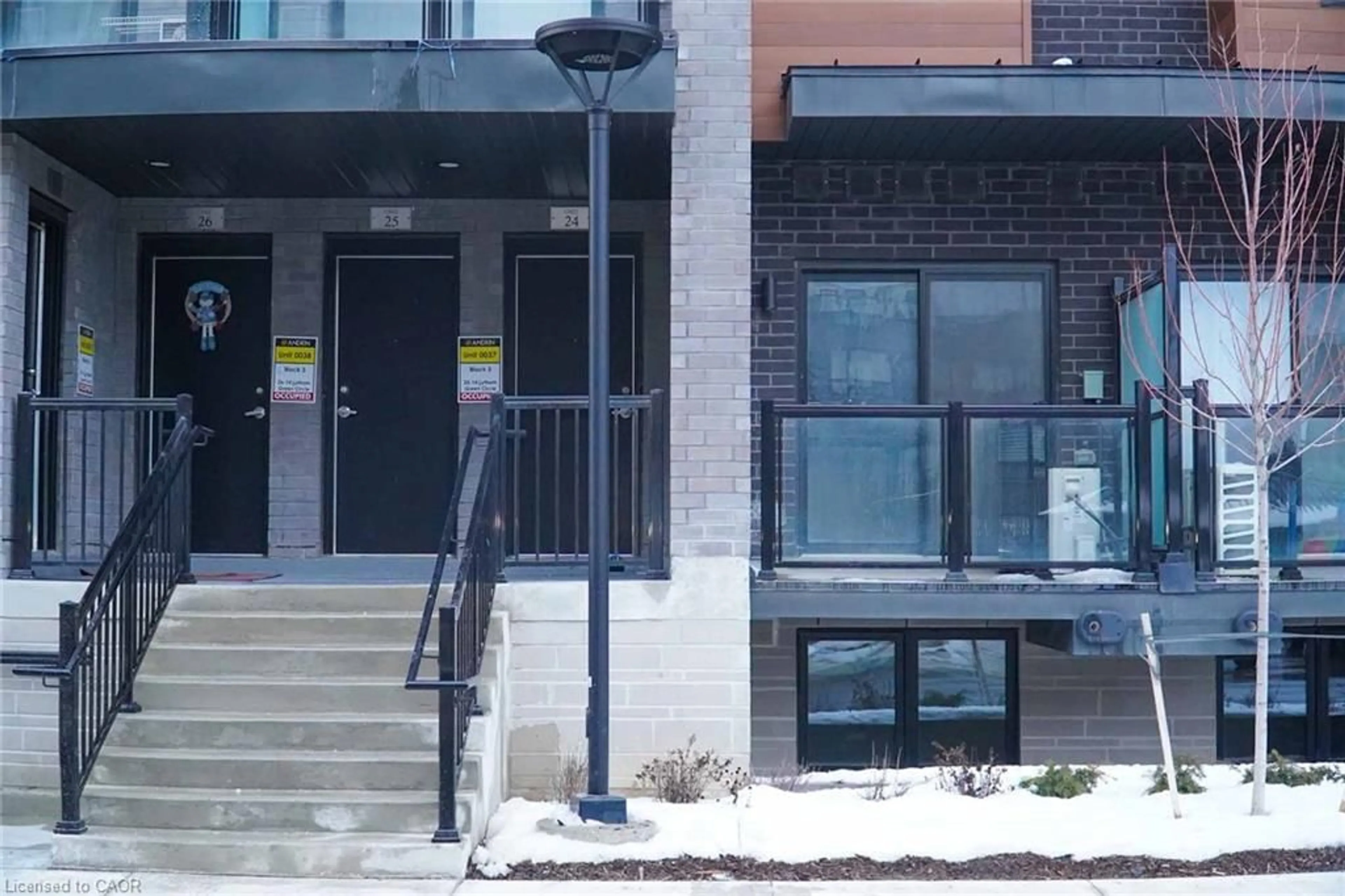 Indoor foyer for 14 Lytham Green Cir #24, Newmarket Ontario L3Y 0H3