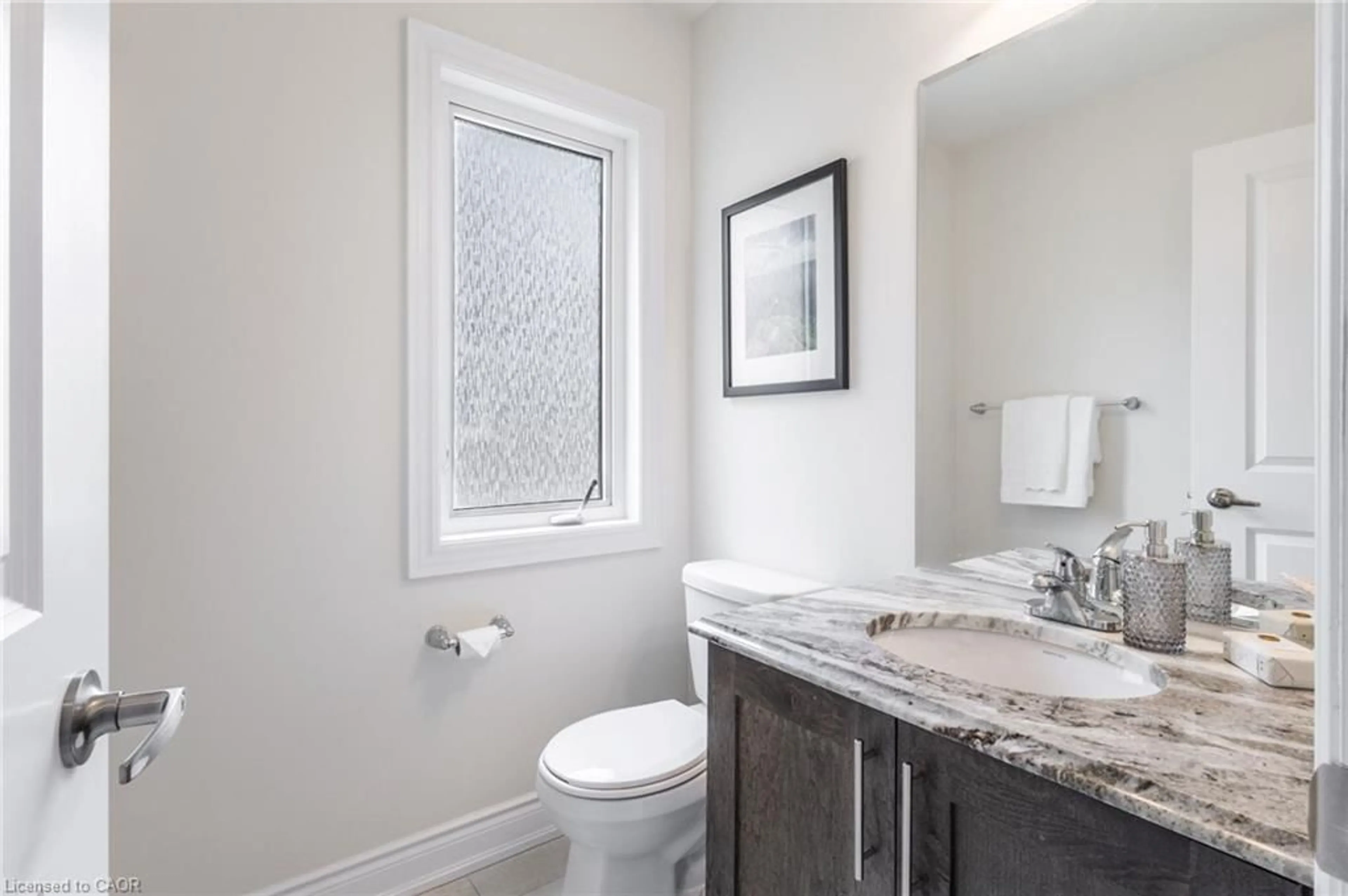 Standard bathroom, ceramic/tile floor for 64 Elysian Fields Cir, Brampton Ontario L6Y 6E8