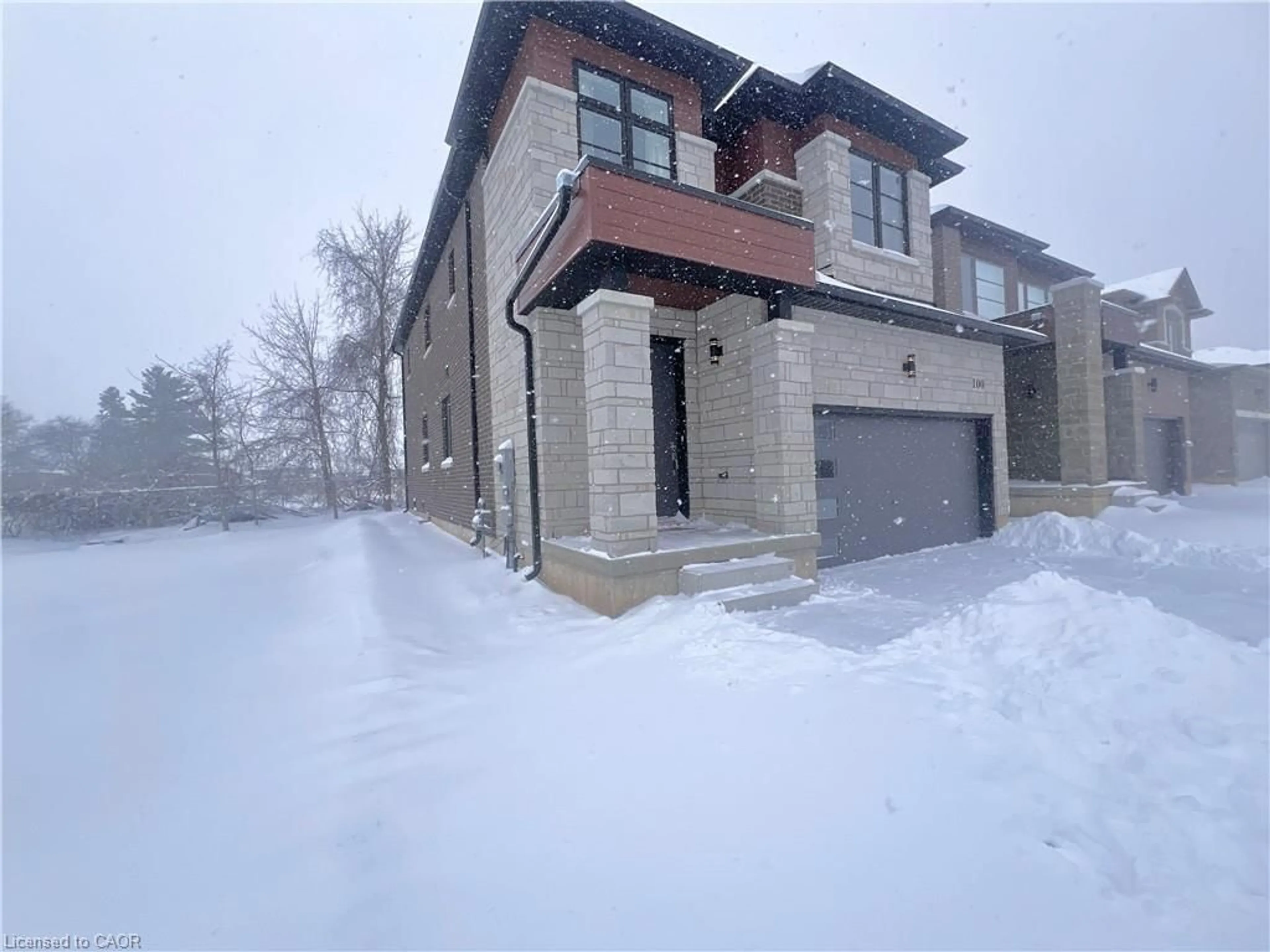 Home with brick exterior material, street for 100 Shady Oaks Trail, Hamilton Ontario L9B 0K6