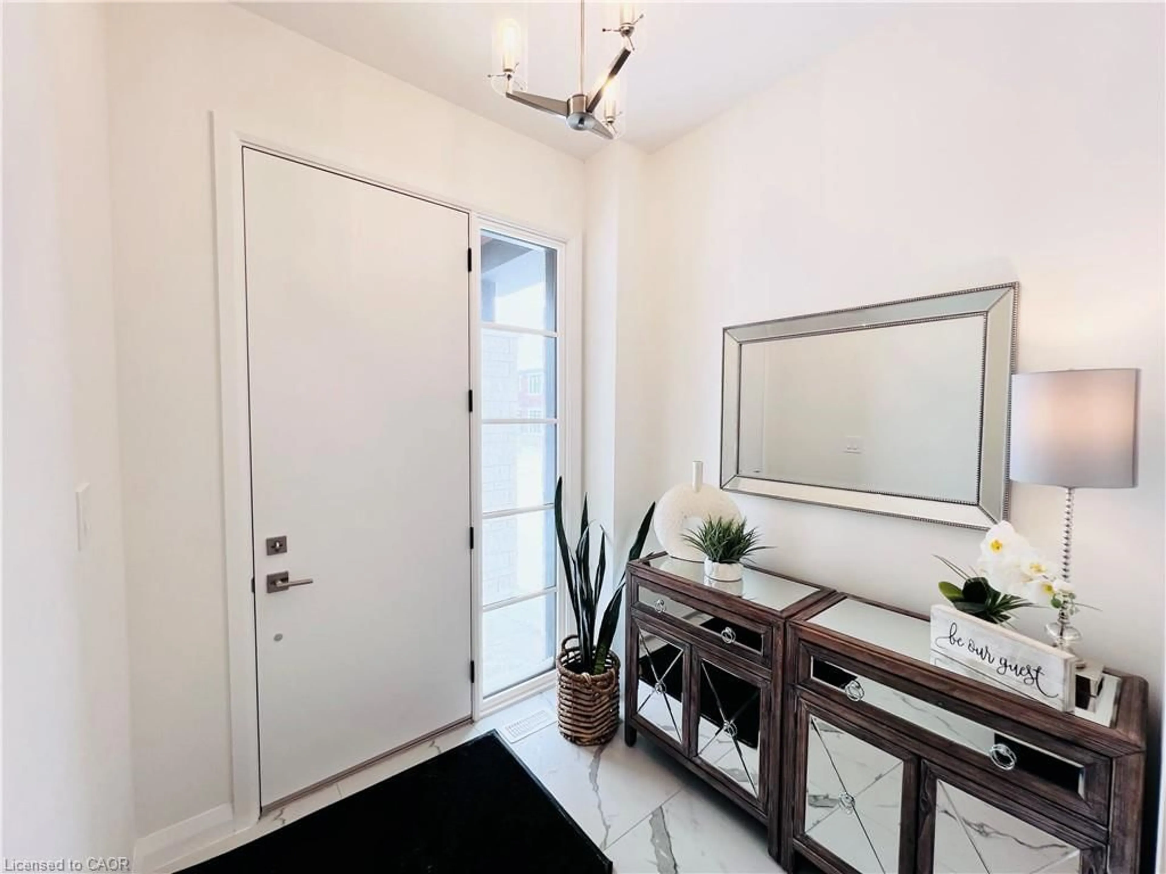 Indoor entryway for 100 Shady Oaks Trail, Hamilton Ontario L9B 0K6