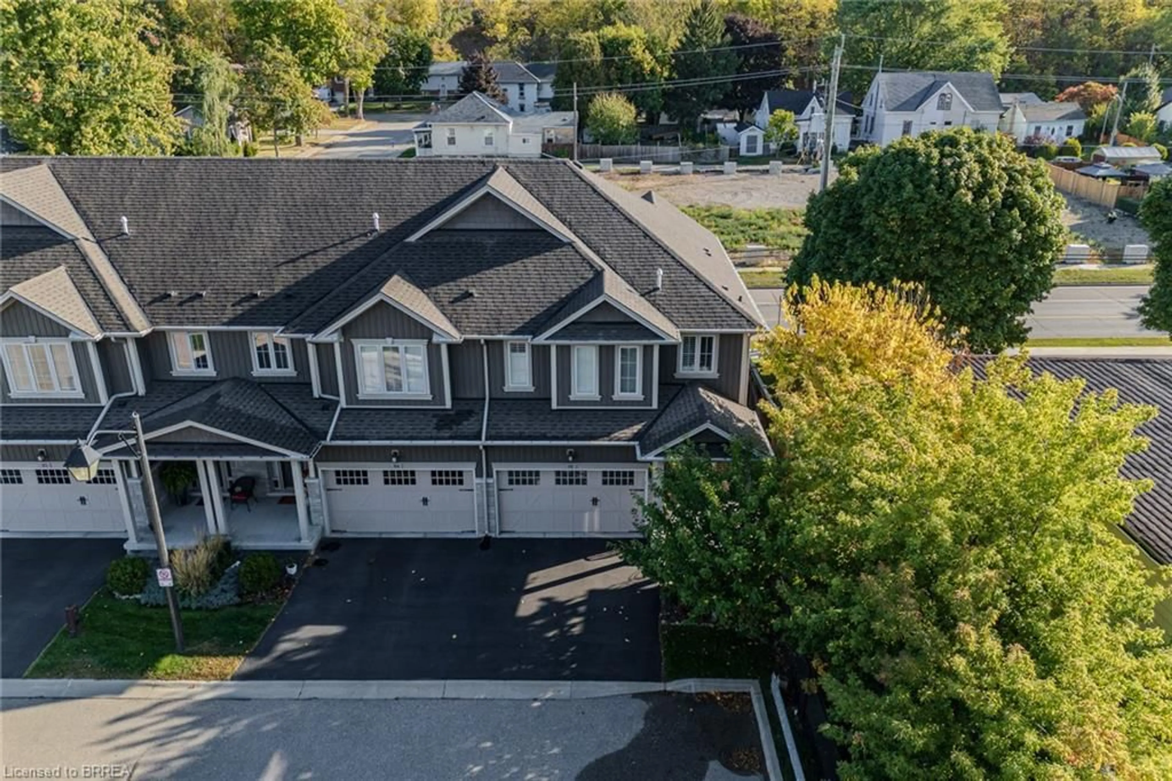 A pic from outside/outdoor area/front of a property/back of a property/a pic from drone, street for 80 Willow St #95, Paris Ontario N3L 2K6