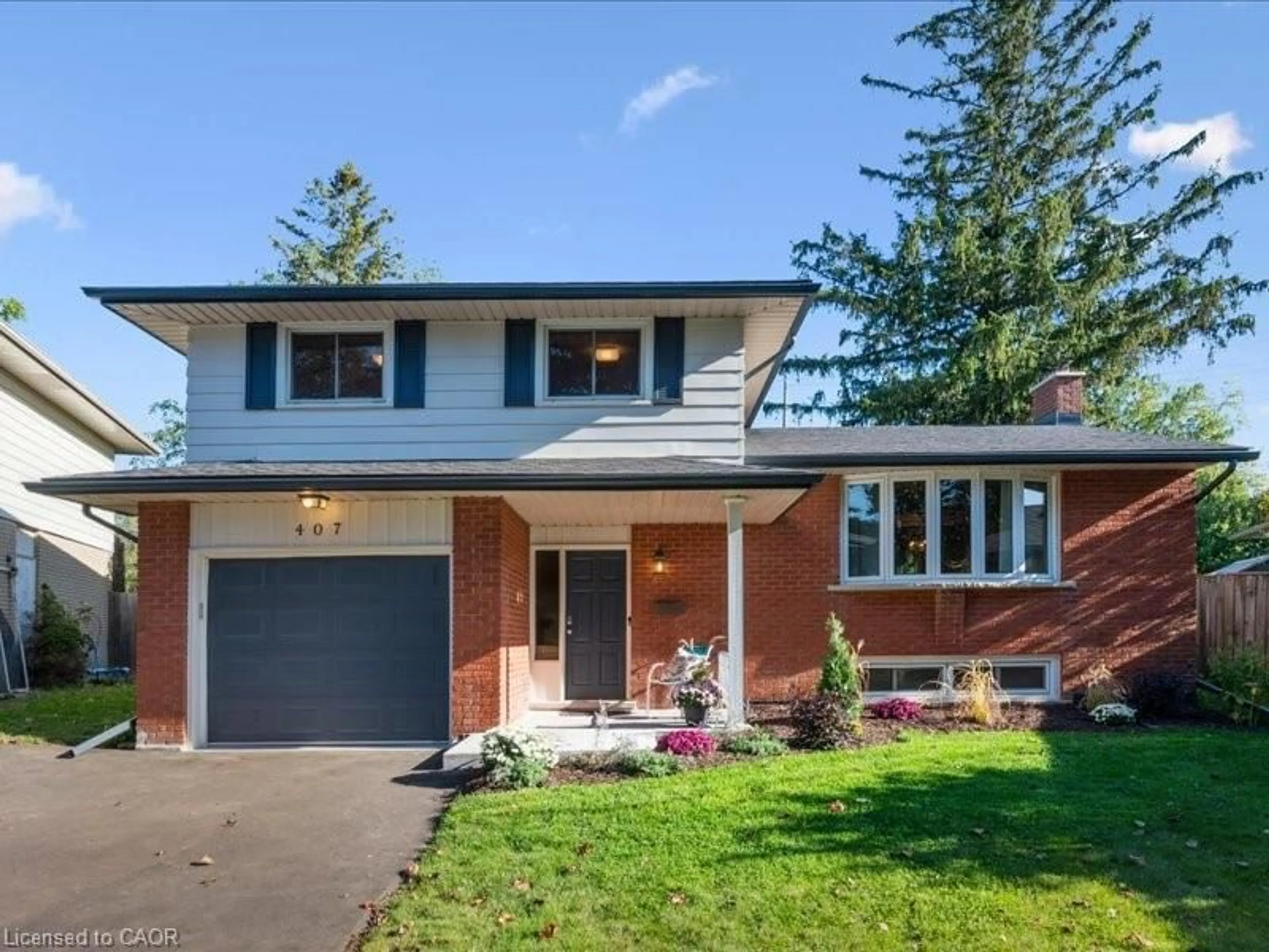 Home with brick exterior material, street for 407 Grangewood Dr, Waterloo Ontario N2K 2E4