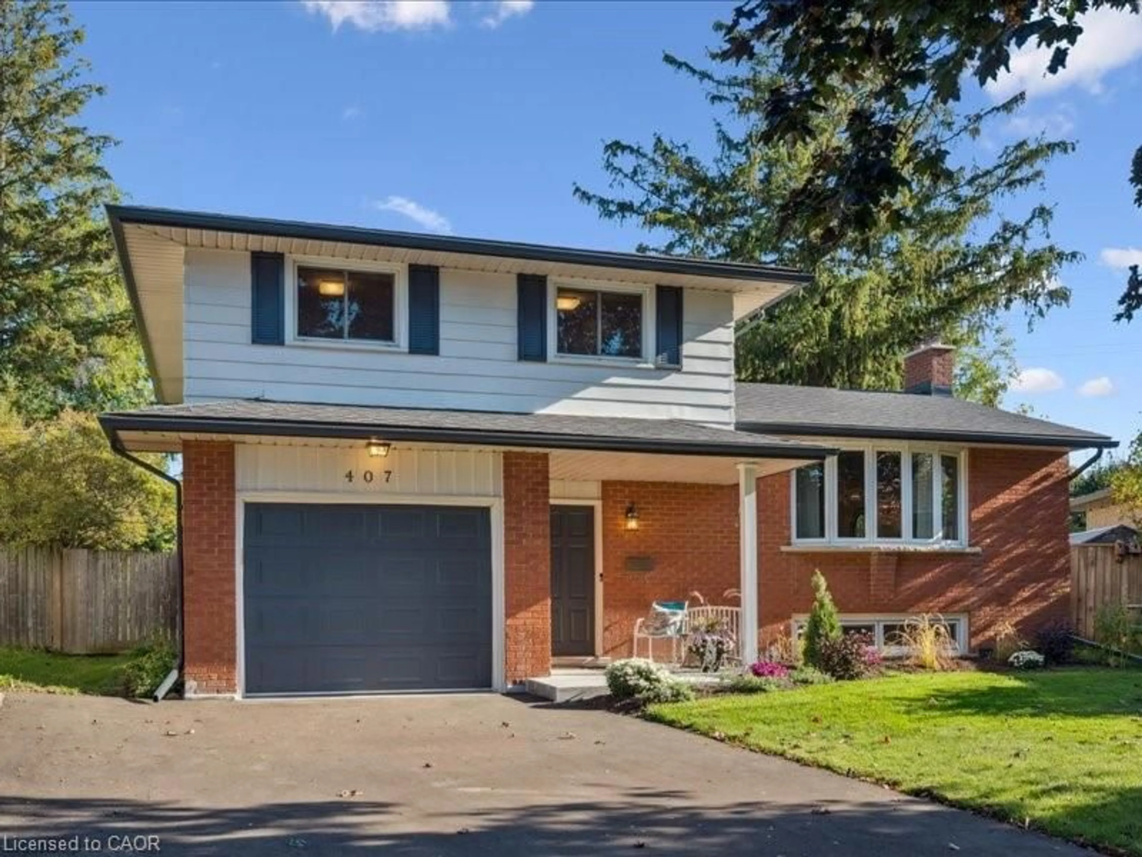 Home with brick exterior material, street for 407 Grangewood Dr, Waterloo Ontario N2K 2E4