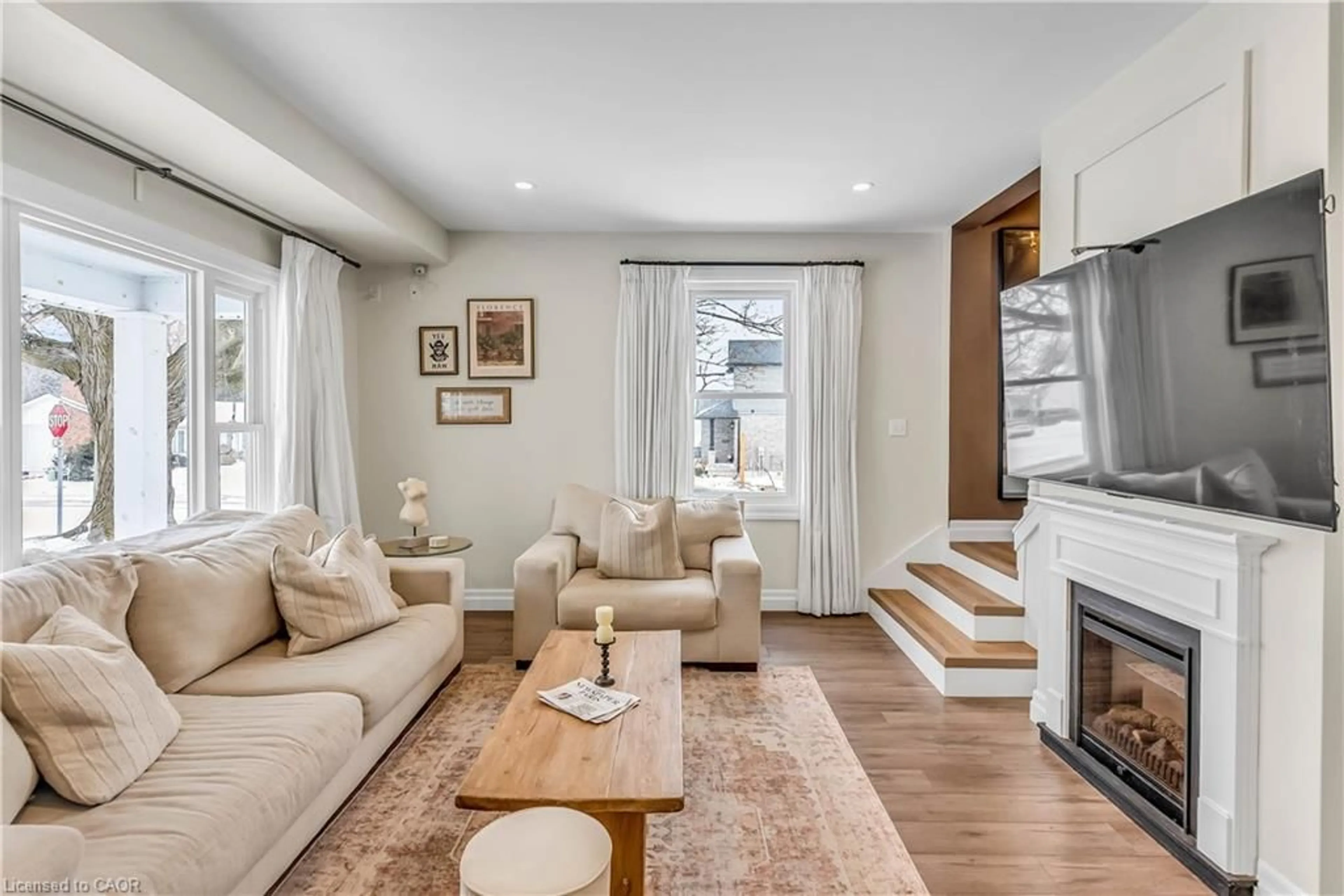 Living room with furniture, unknown for 50 Wellington St, Paris Ontario N3L 1T4