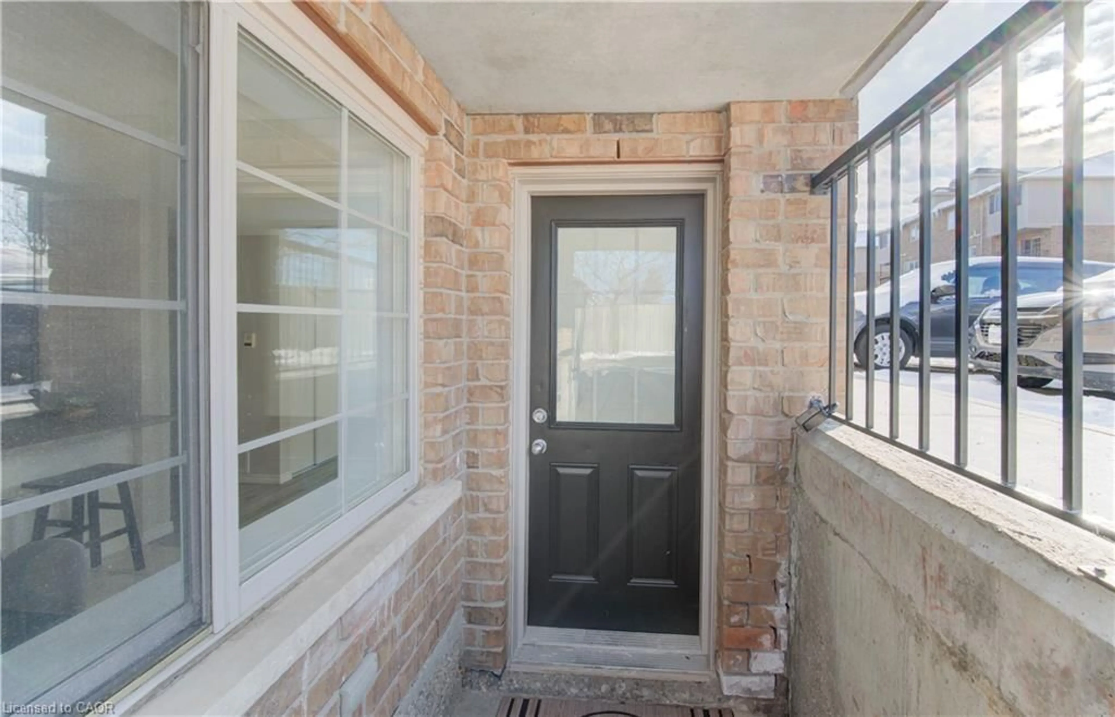 Indoor entryway for 12 Holborn Dr #E33, Kitchener Ontario N2A 0A4