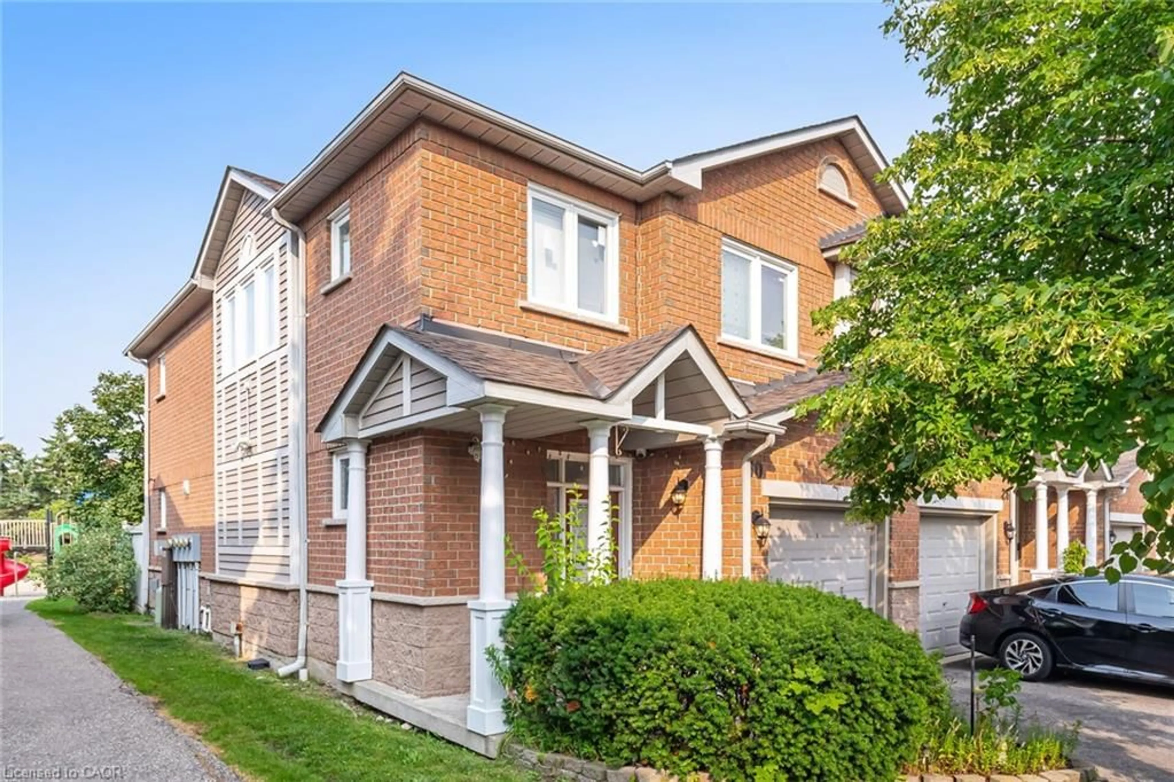 Home with brick exterior material, street for 833 Scollard Crt #30, Mississauga Ontario L5V 2B4
