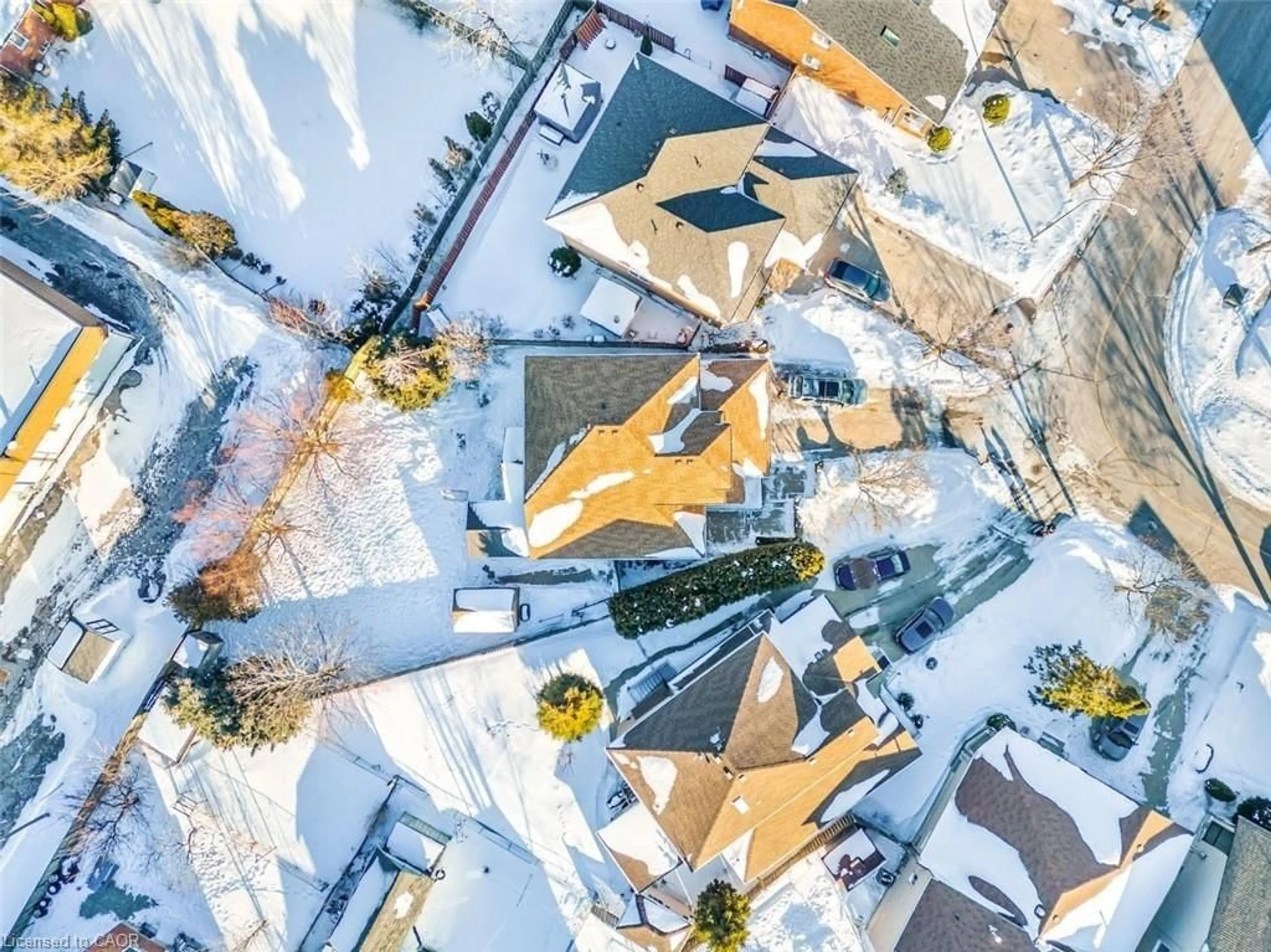 A pic from outside/outdoor area/front of a property/back of a property/a pic from drone, street for 104 Seaton Pl, Stoney Creek Ontario L8E 4A6