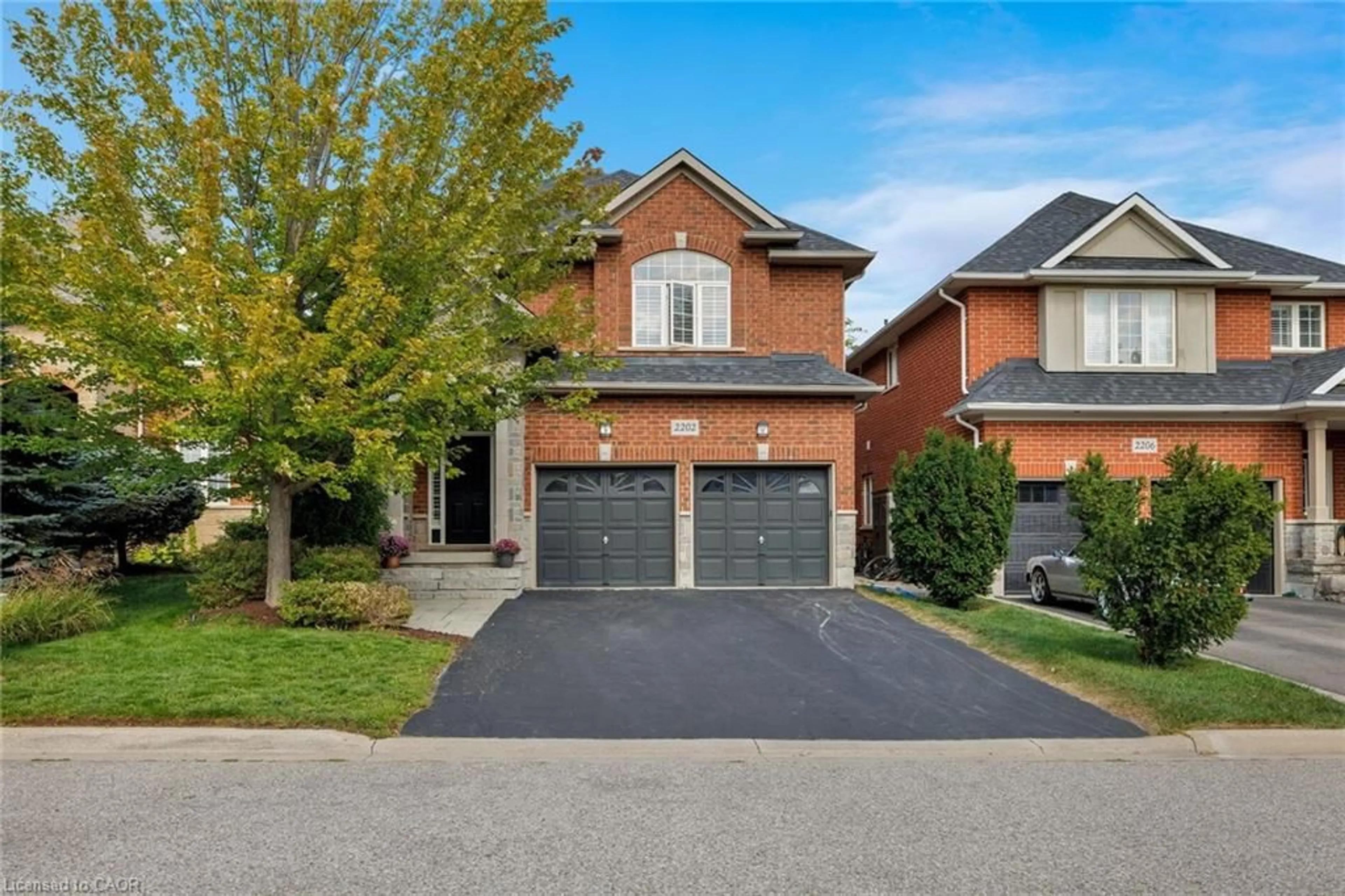 Home with brick exterior material, street for 2202 Brookhaven Cres, Oakville Ontario L6M 5B8