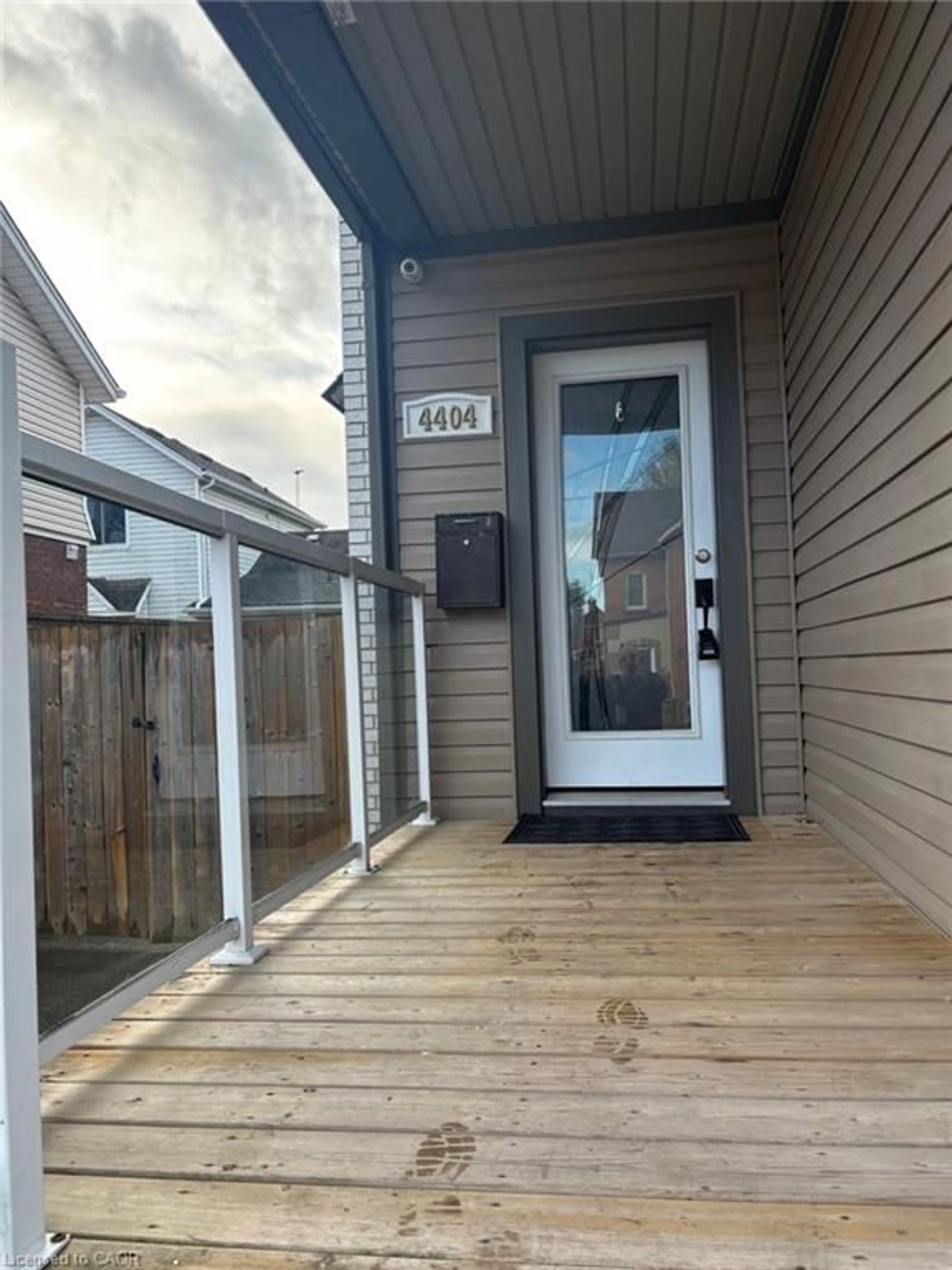 Indoor entryway for 4404 Morrison St, Niagara Falls Ontario L2E 2B3