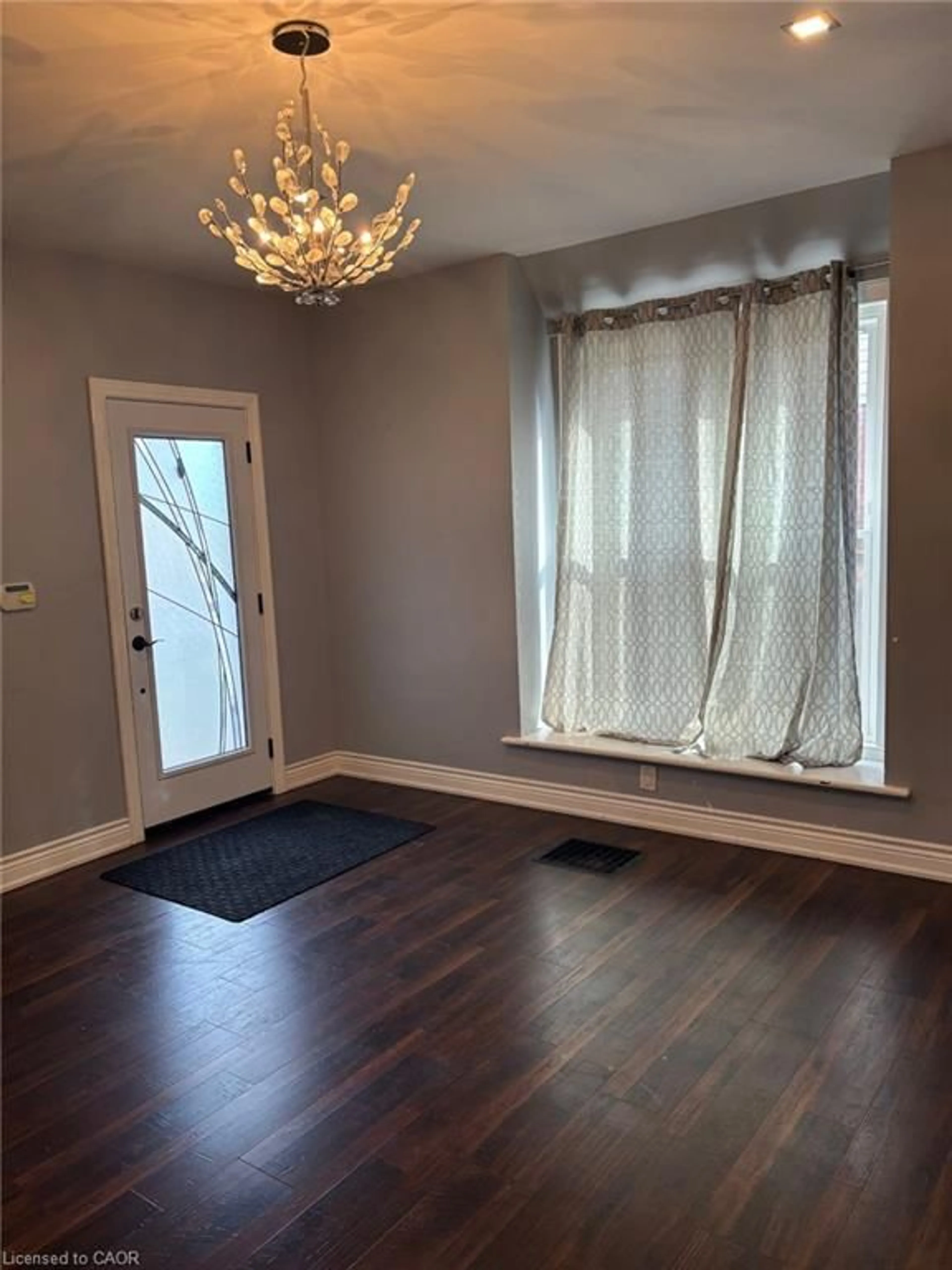 A pic of a room for 4404 Morrison St, Niagara Falls Ontario L2E 2B3