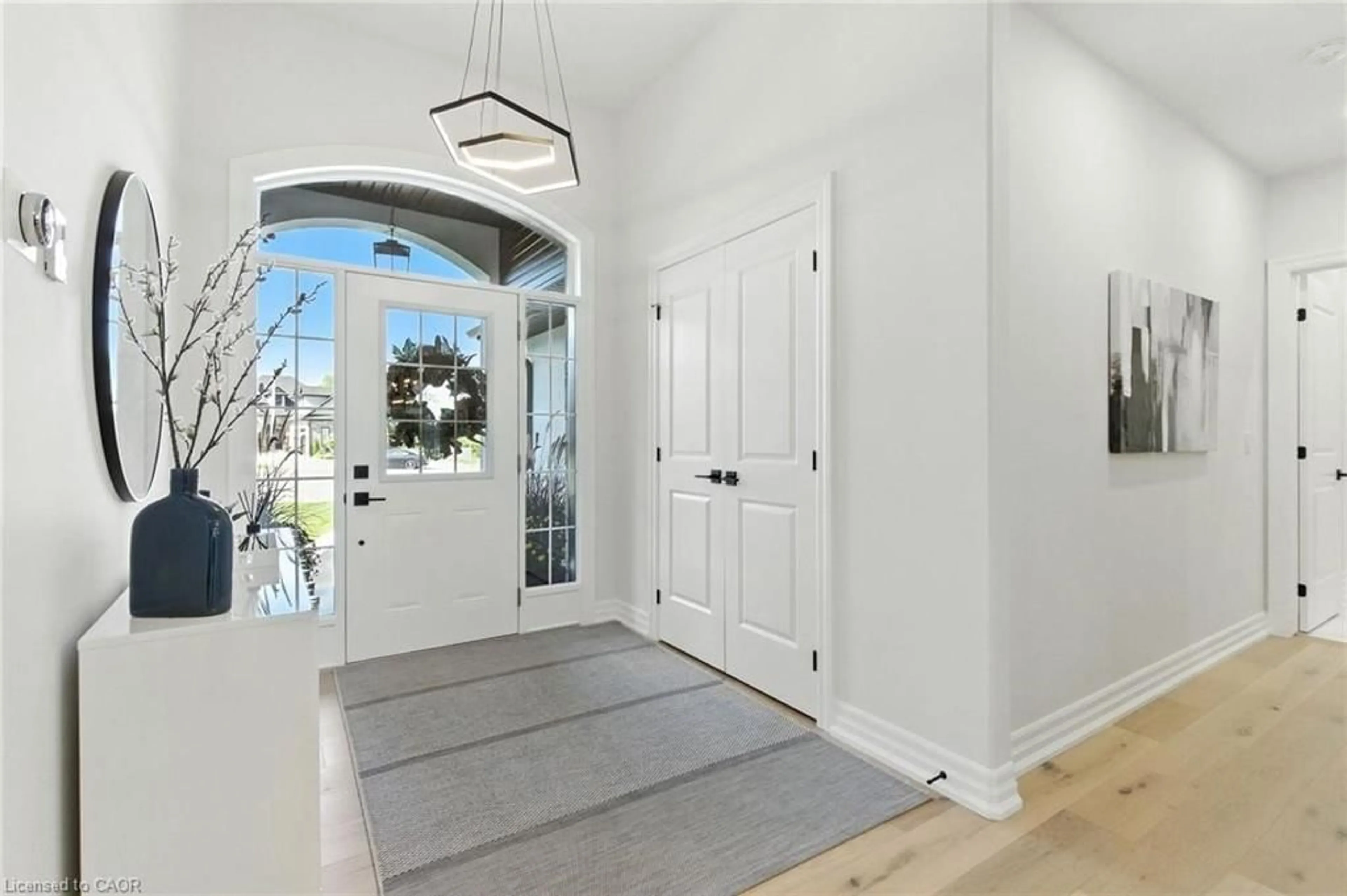 Indoor entryway for 270 Charles St, Waterford Ontario N0E 1Y0