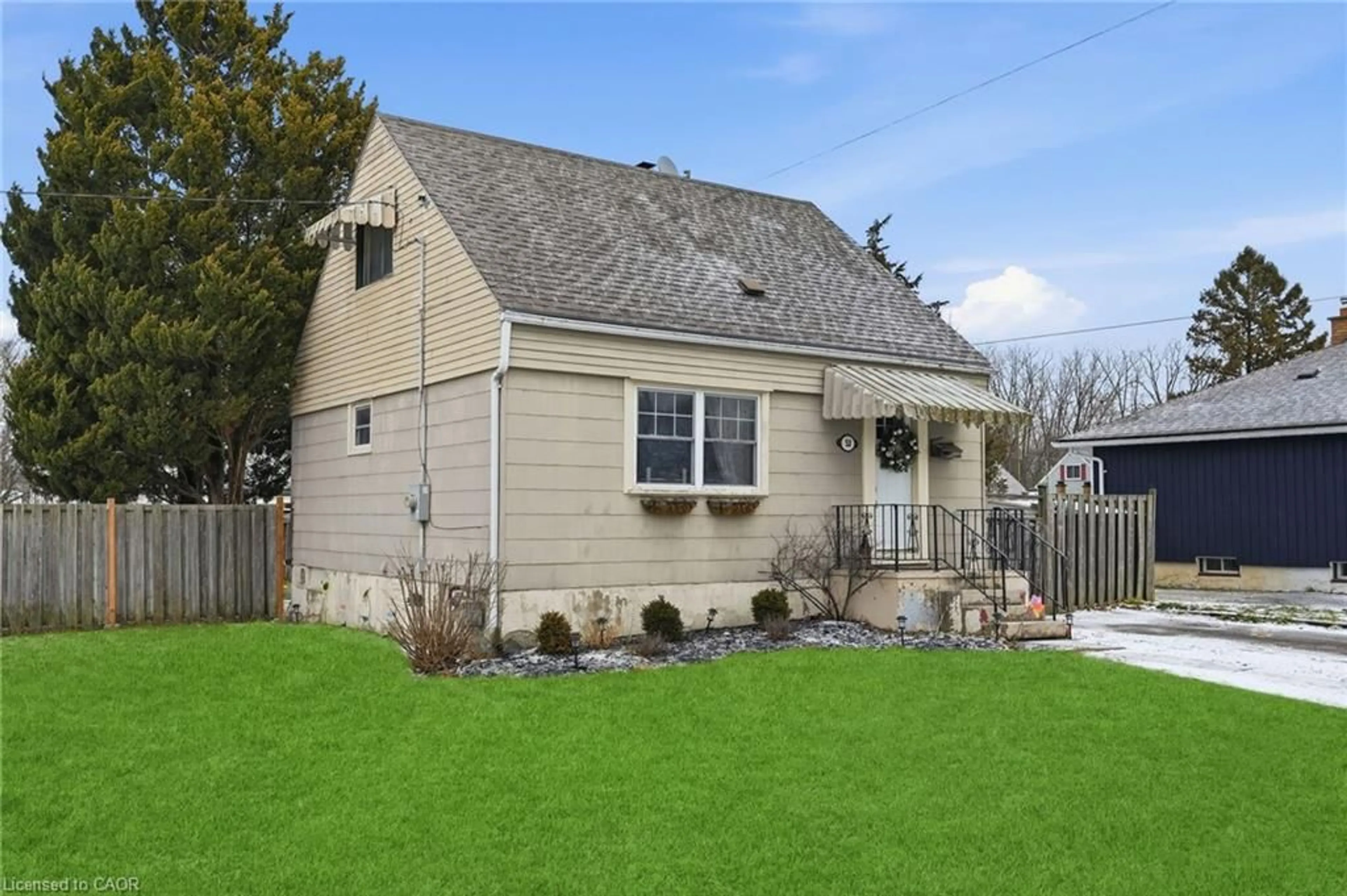 Home with vinyl exterior material, street for 53 Alexander Dr, Brantford Ontario N3T 5C4