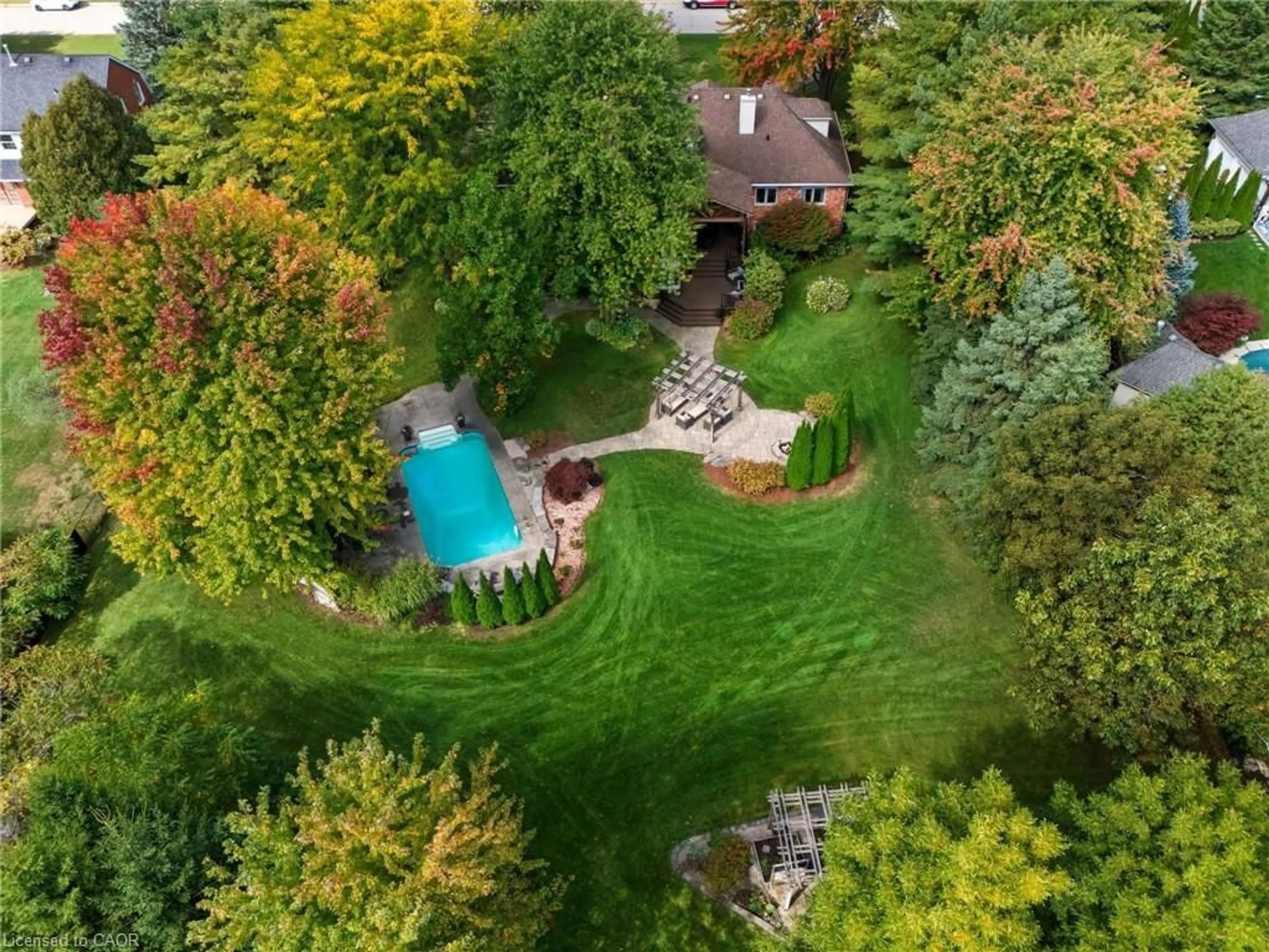 A pic from outside/outdoor area/front of a property/back of a property/a pic from drone, unknown for 55 Bridle Path, Puslinch Ontario N0B 2J0