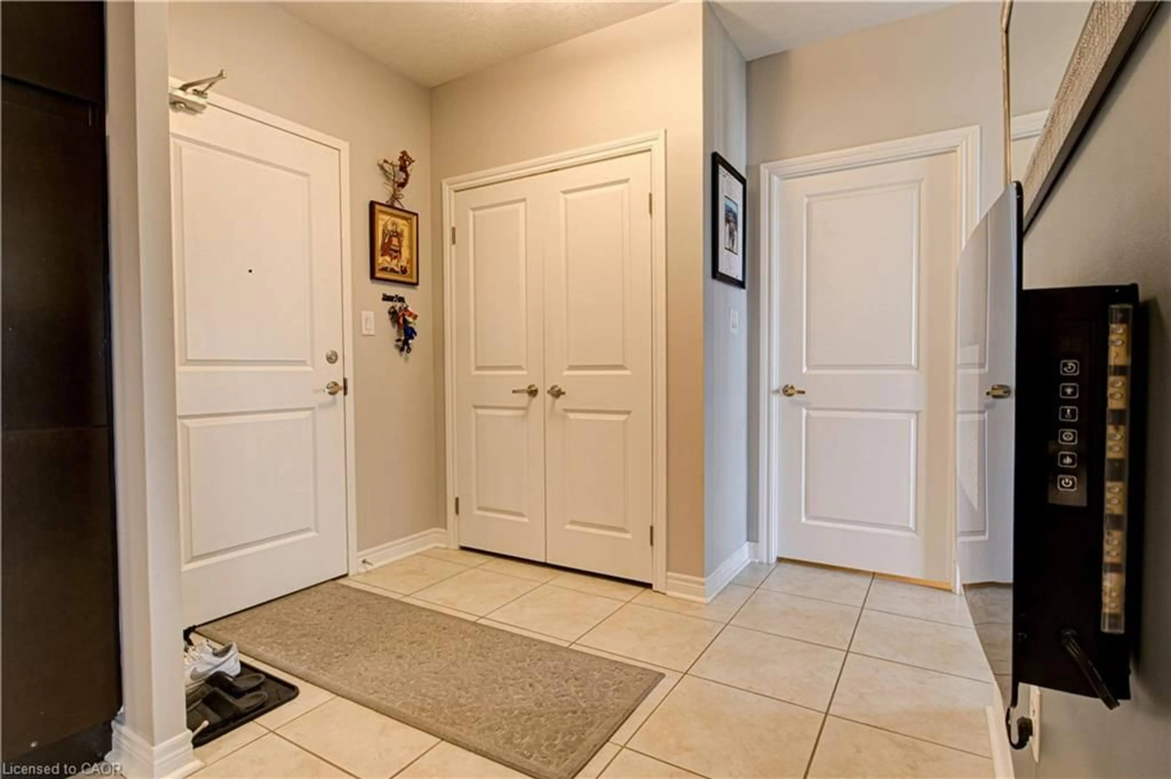 Indoor entryway for 539 Belmont Ave #1106, Kitchener Ontario N2M 0A2
