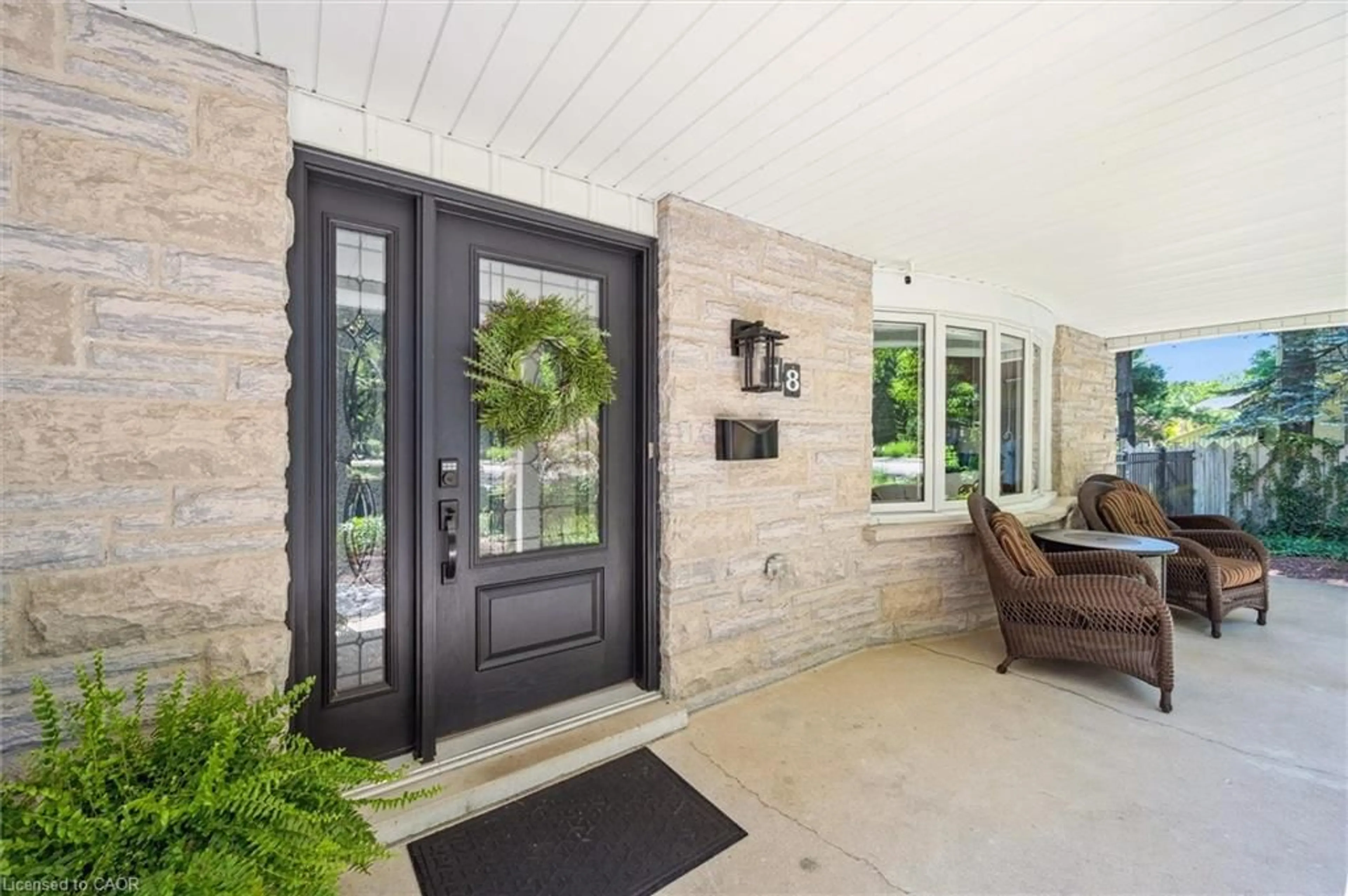 Indoor entryway for 18 Pittsford Close, Waterloo Ontario N2K 1V6