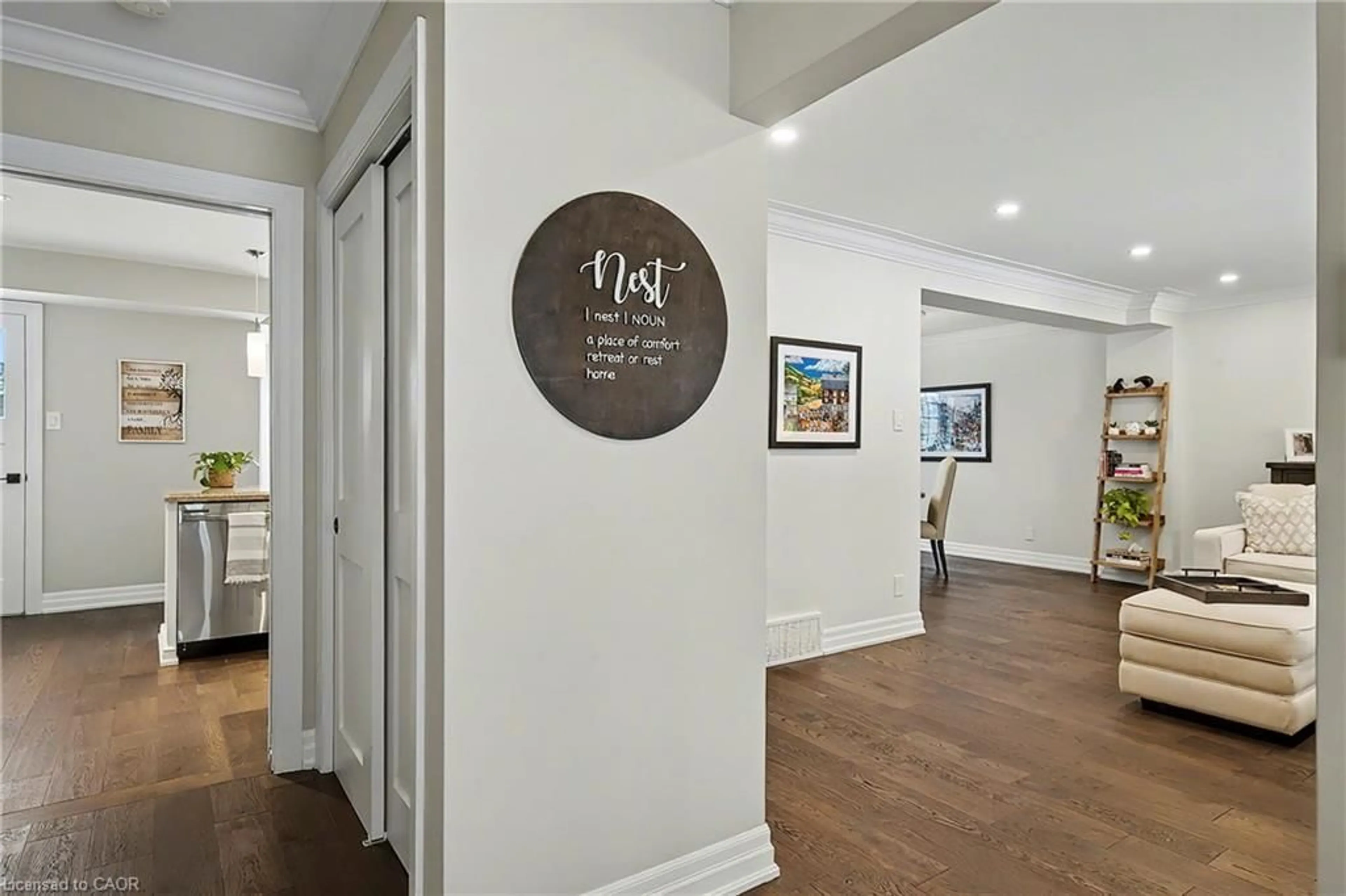 Indoor entryway for 18 Pittsford Close, Waterloo Ontario N2K 1V6