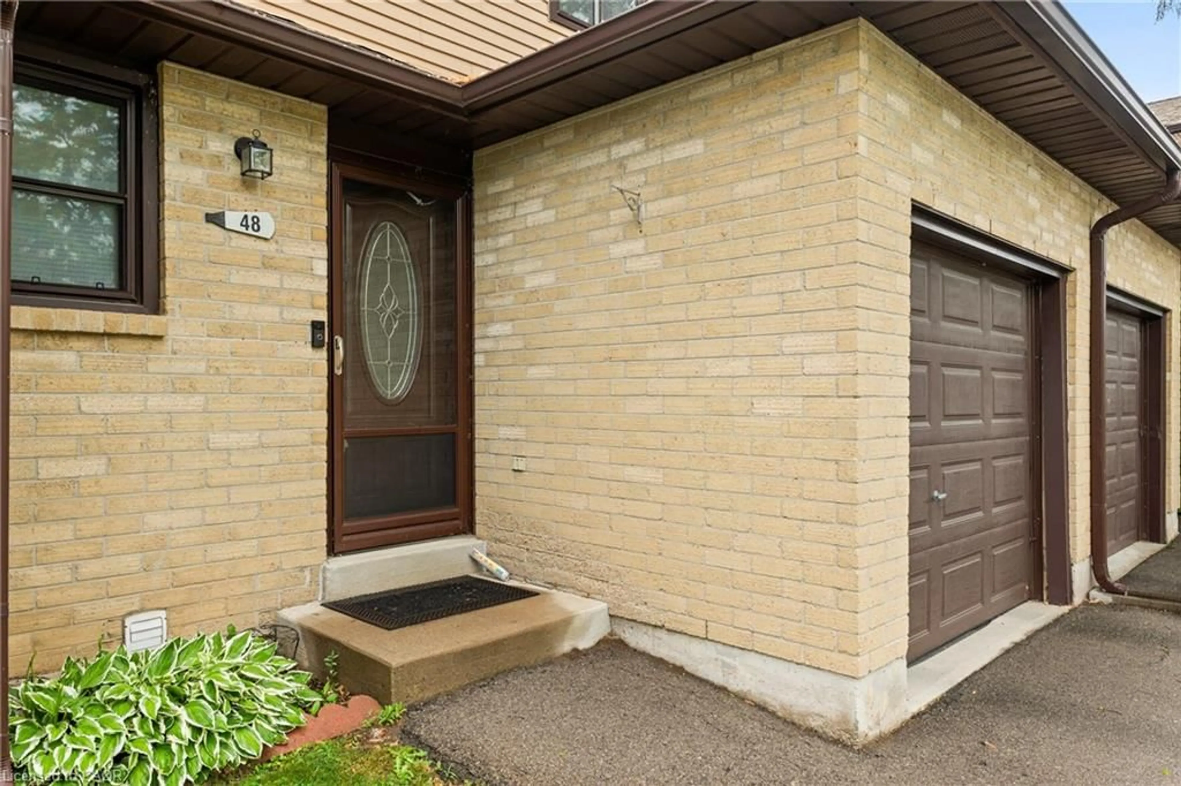 Indoor entryway for 860 Rymal Rd #48, Hamilton Ontario L8W 2X7