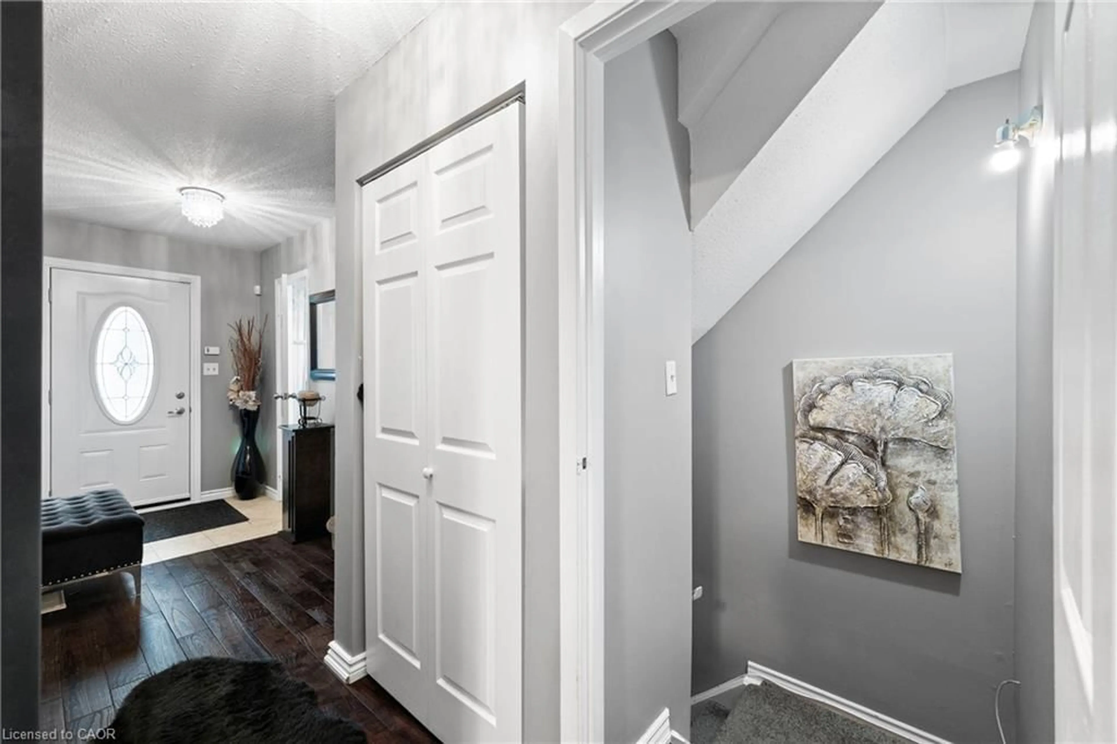 Indoor entryway for 860 Rymal Rd #48, Hamilton Ontario L8W 2X7