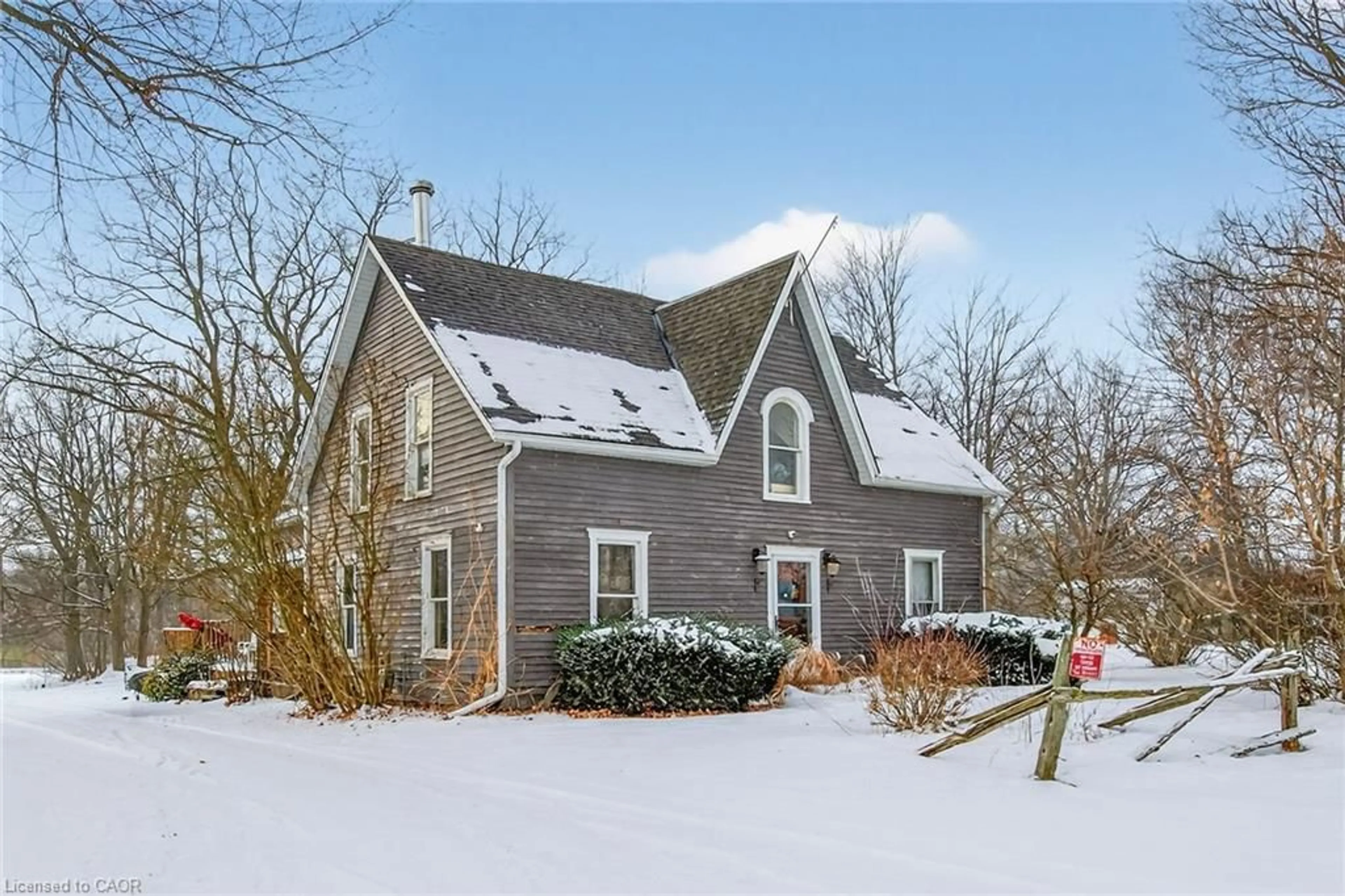 Home with vinyl exterior material, street for 44 Sims Lock Rd, Caledonia Ontario N3W 1V8