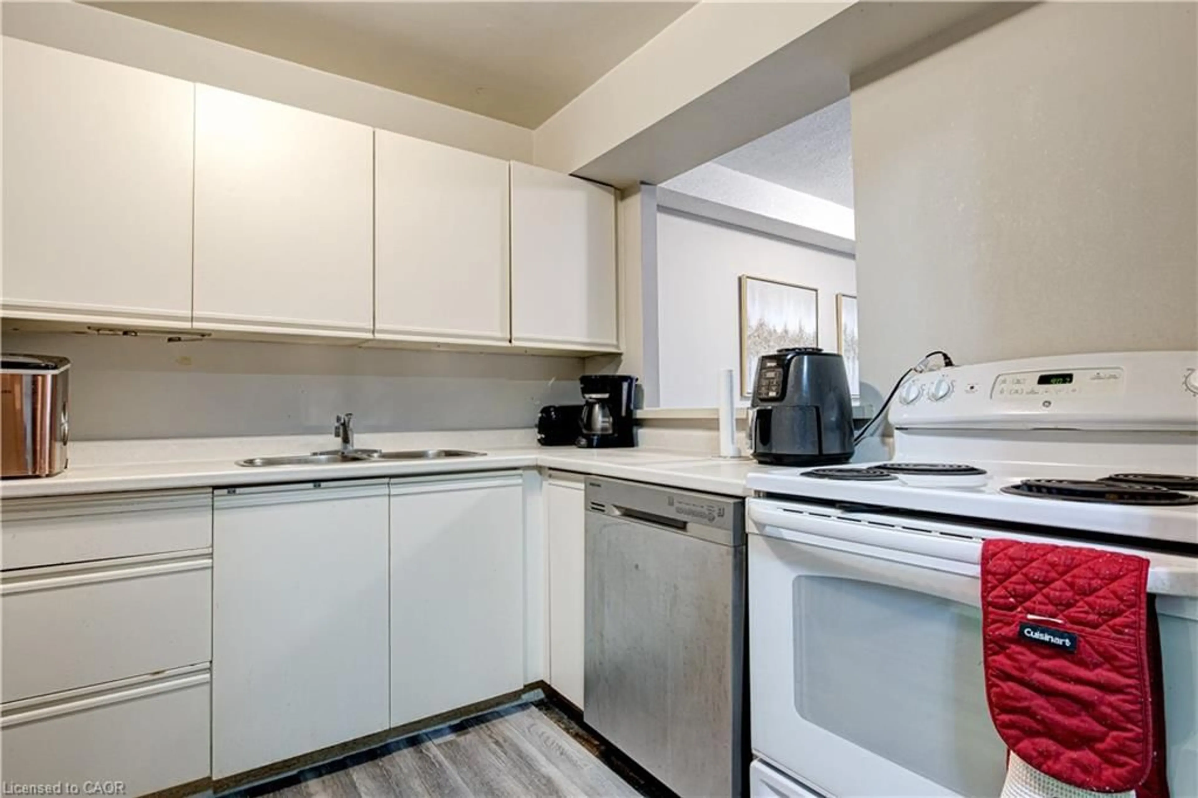 Standard kitchen, unknown for 18 Holborn Crt #104, Kitchener Ontario N2A 4A1