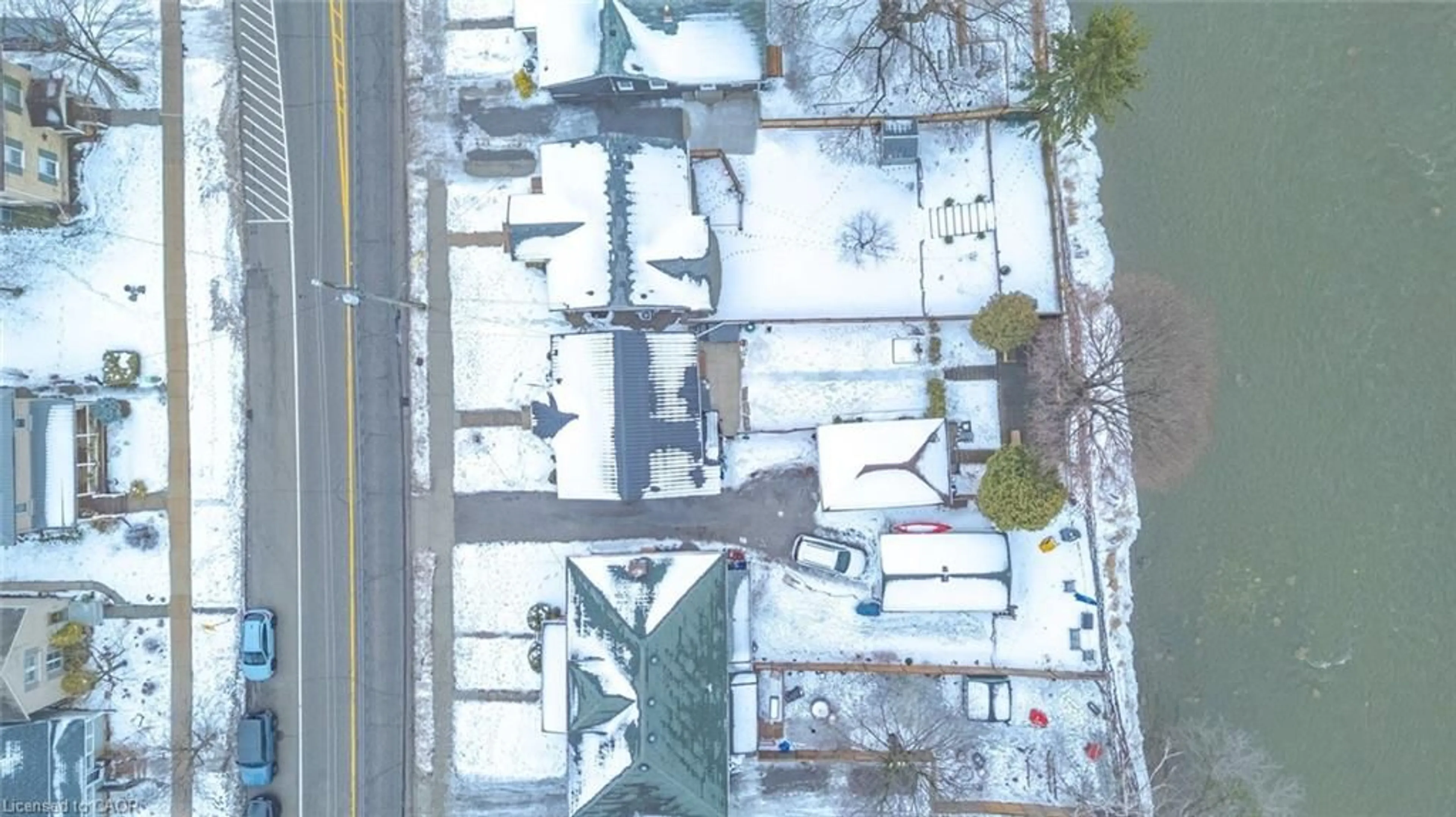 A pic from outside/outdoor area/front of a property/back of a property/a pic from drone, street for 14 Willow St, Paris Ontario N3L 2K6