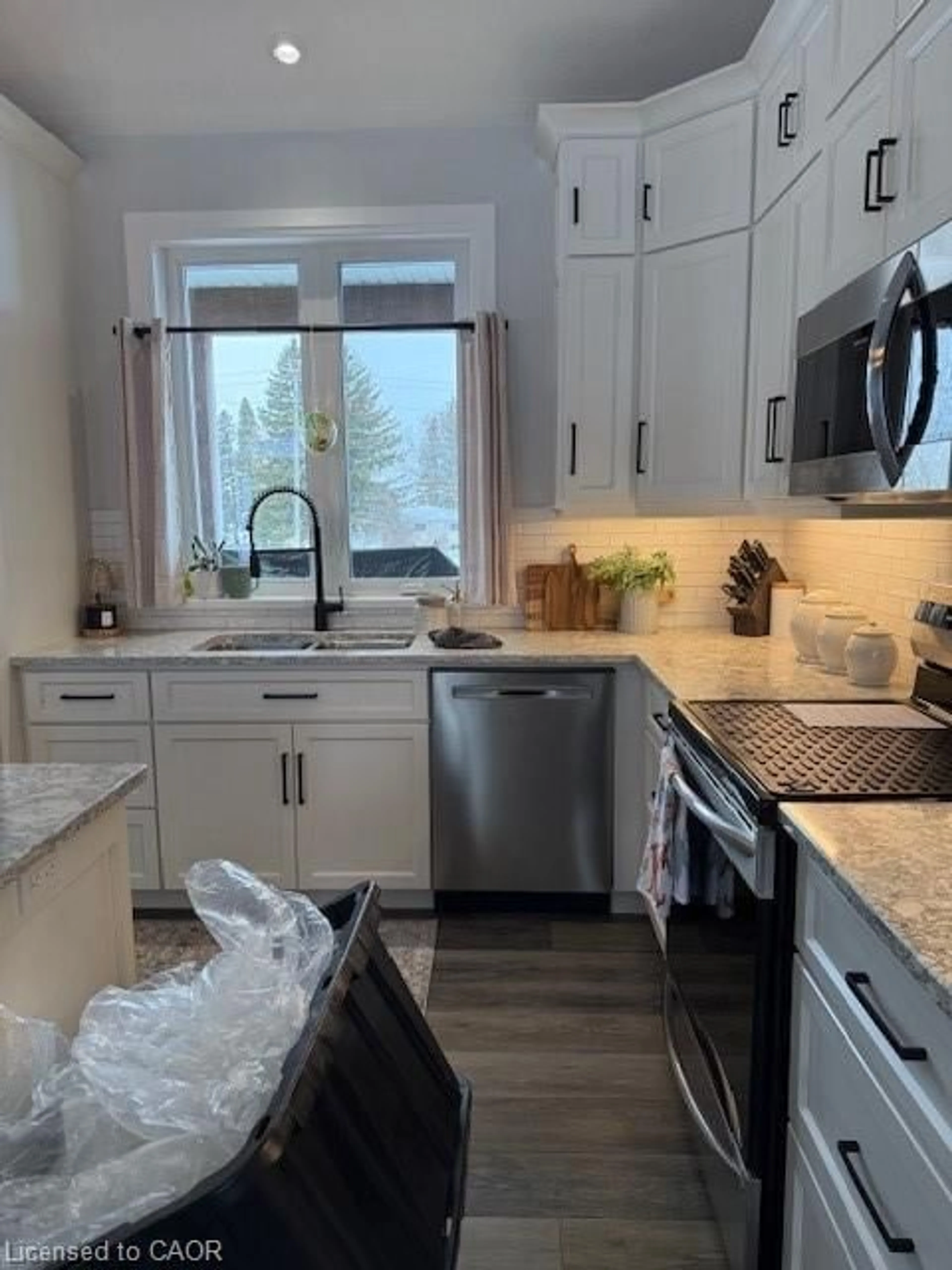 Open concept kitchen, ceramic/tile floor for 21 Paxton St, Holyrood Ontario N0G 2B0