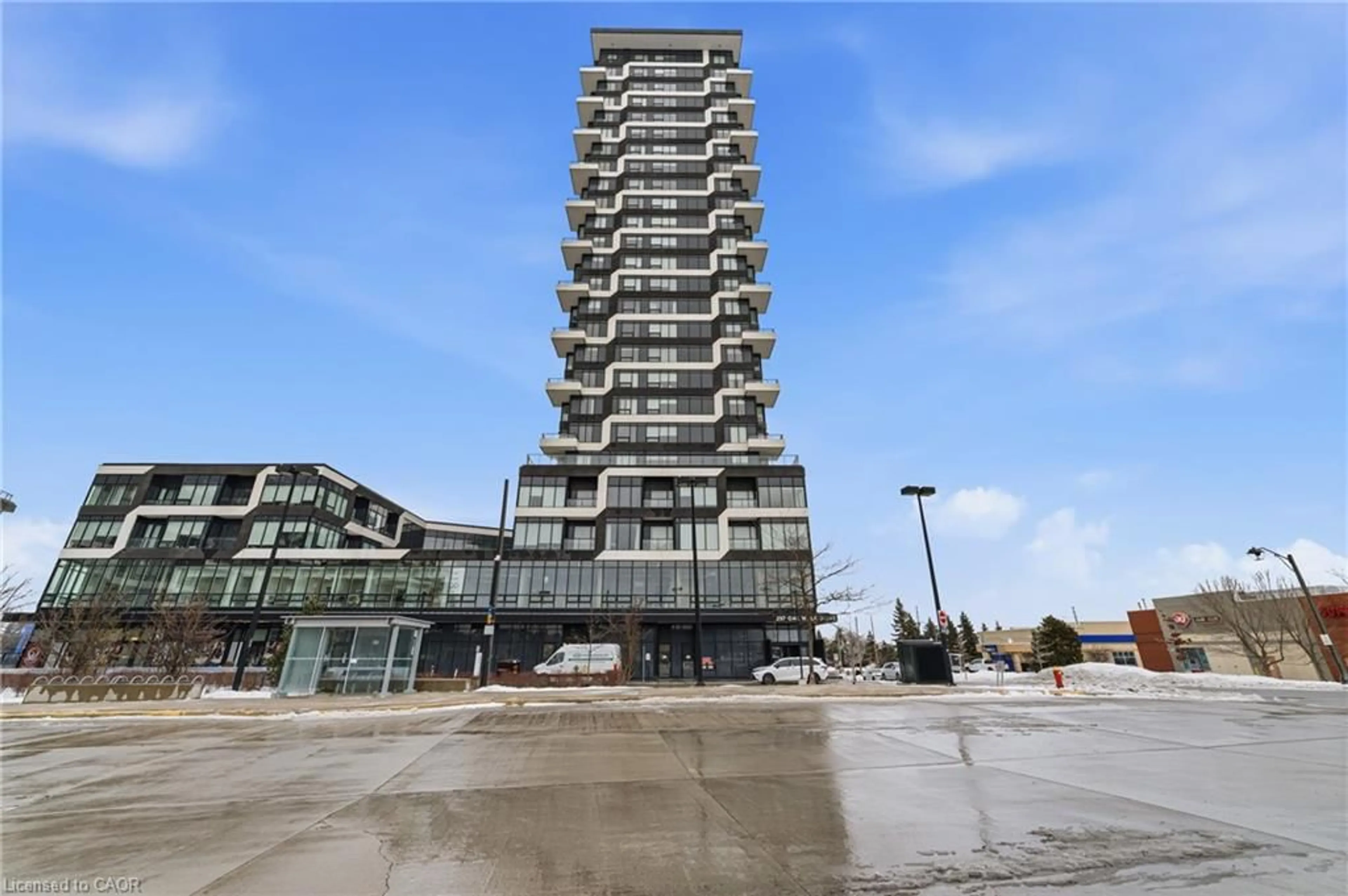 Indoor foyer for 297 Oak Walk Dr #320, Oakville Ontario L6H 0H5
