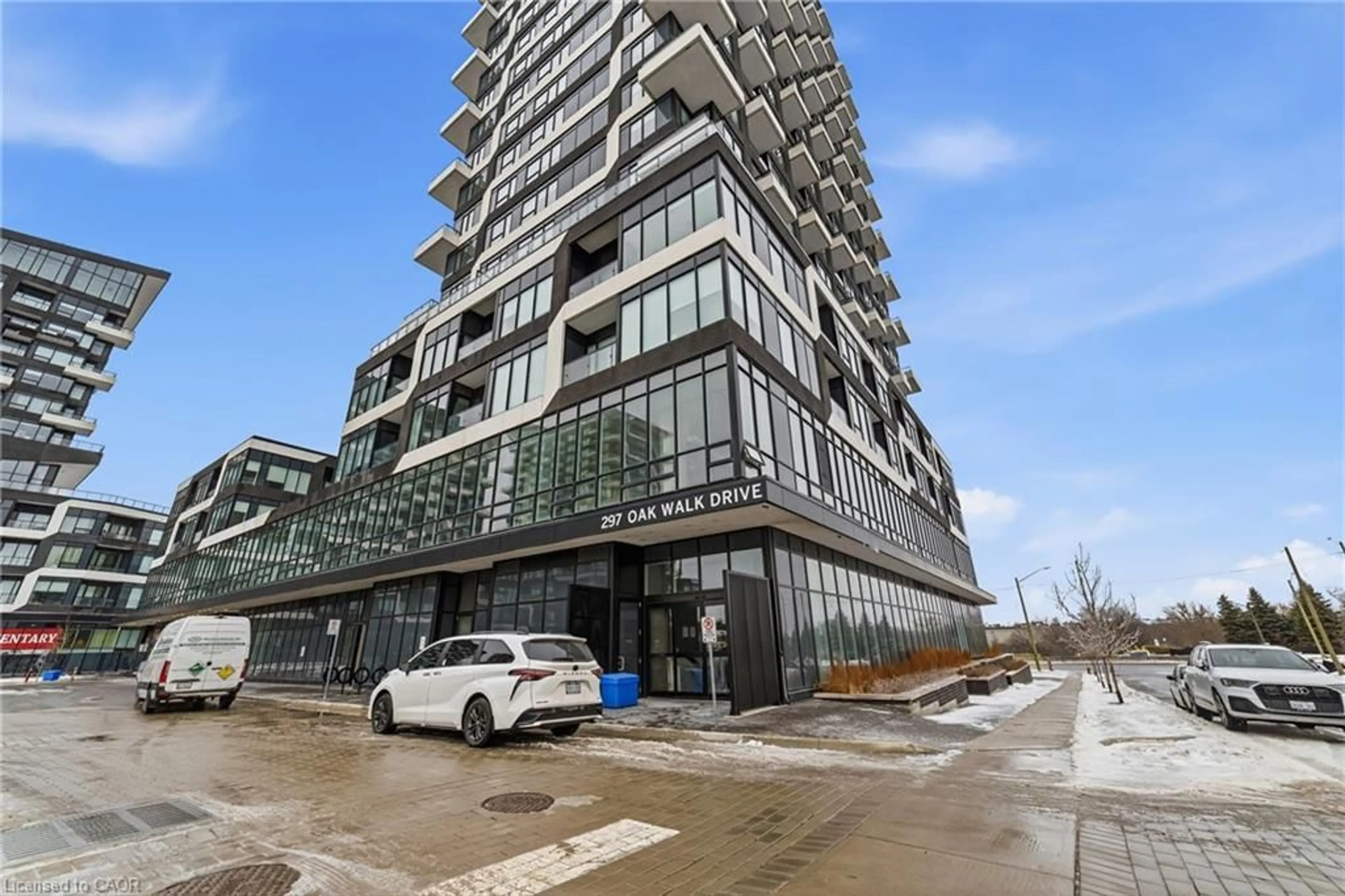 Indoor foyer for 297 Oak Walk Dr #320, Oakville Ontario L6H 0H5